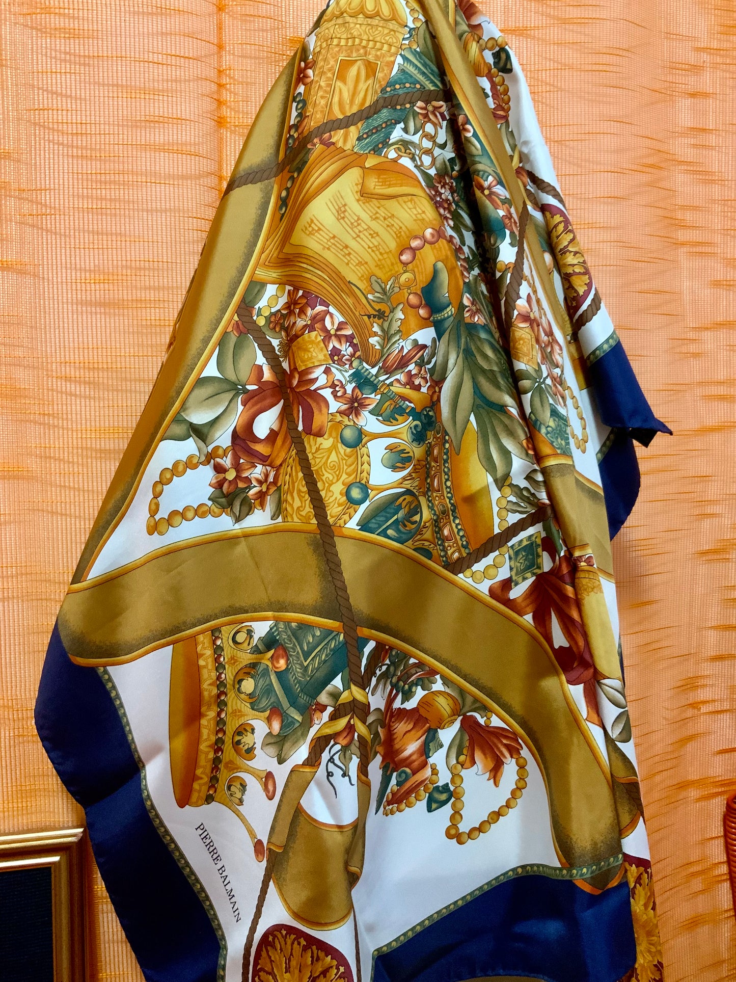 Magnifique Foulard Pierre Balmain Soie Vintage