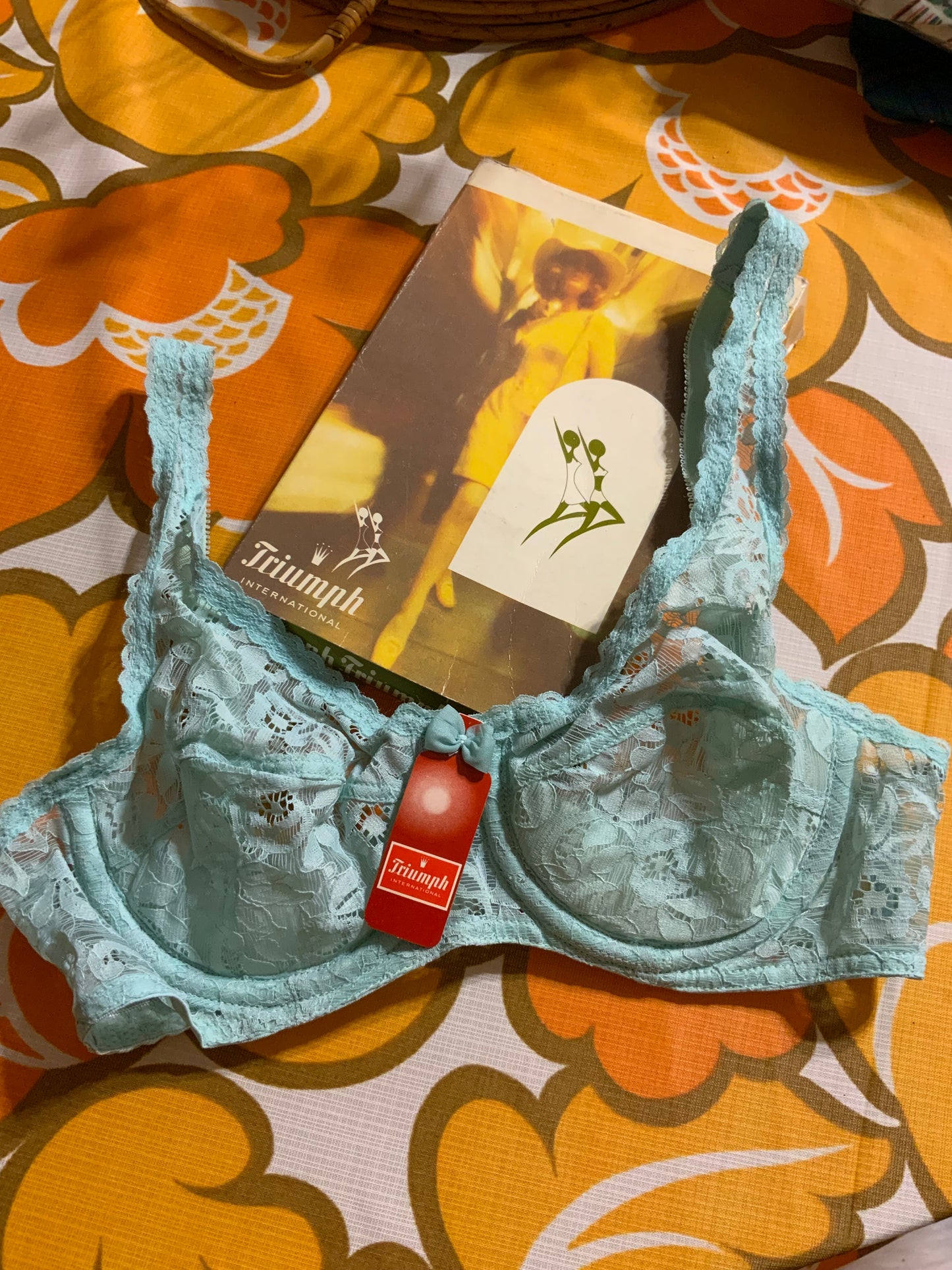 Soutien-gorge Triumph Modèle Poésie couleur menthe Vintage 1970 Dentelle Fleurs