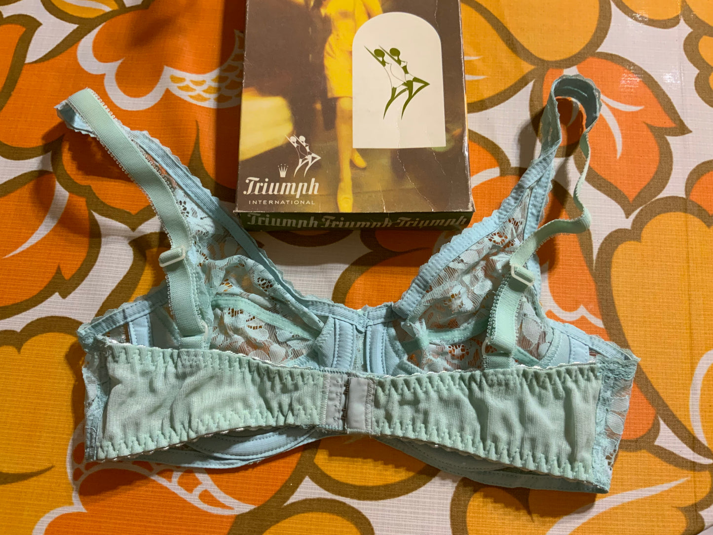 Soutien-gorge Triumph Modèle Poésie couleur menthe Vintage 1970 Dentelle Fleurs
