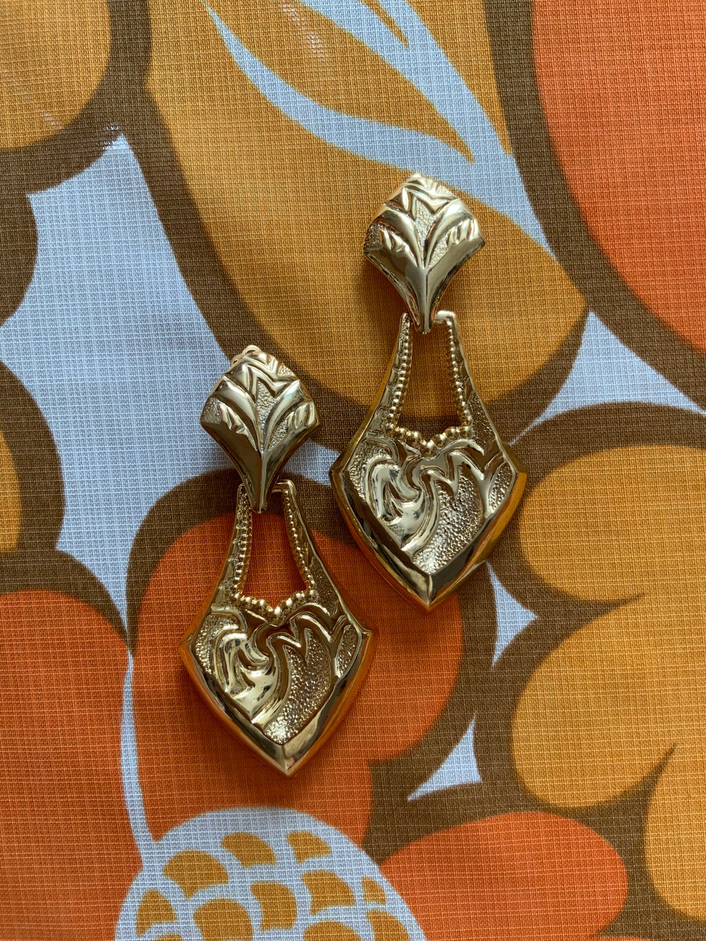 Grandes boucles d’oreilles pendantes dorées Vintage 1980/90