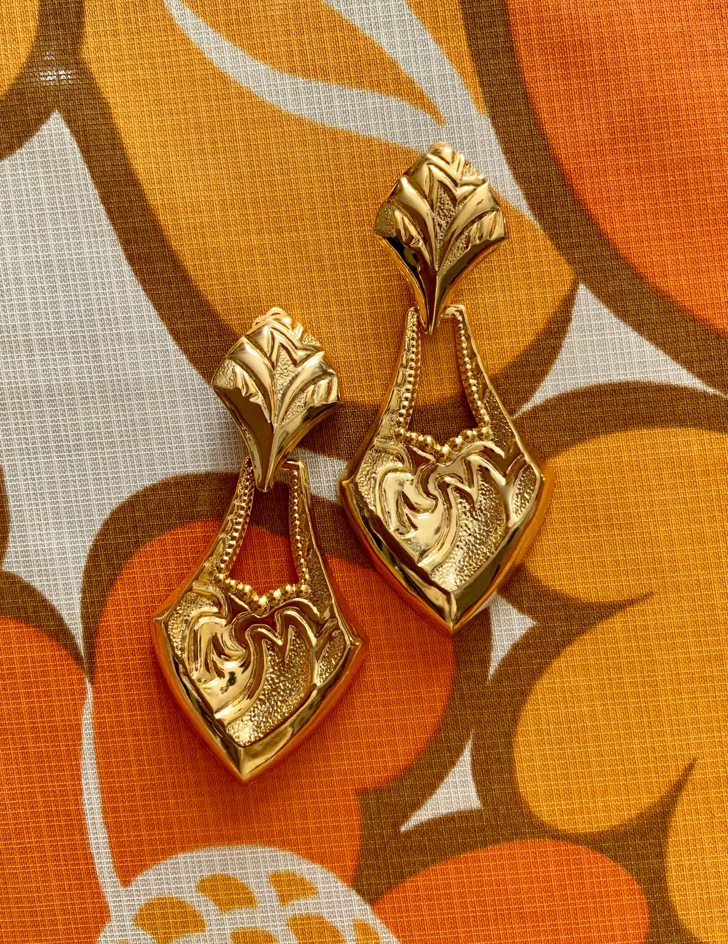 Grandes boucles d’oreilles pendantes dorées Vintage 1980/90