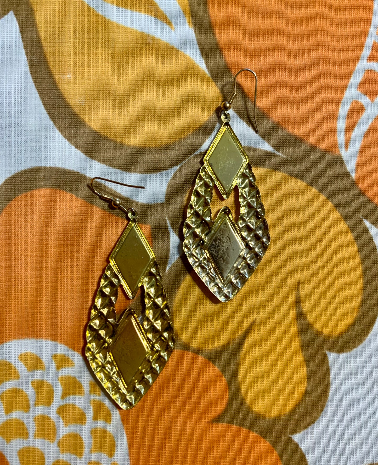 Boucles d’oreilles pendante dorées et paillettes rouges Vintage 1990