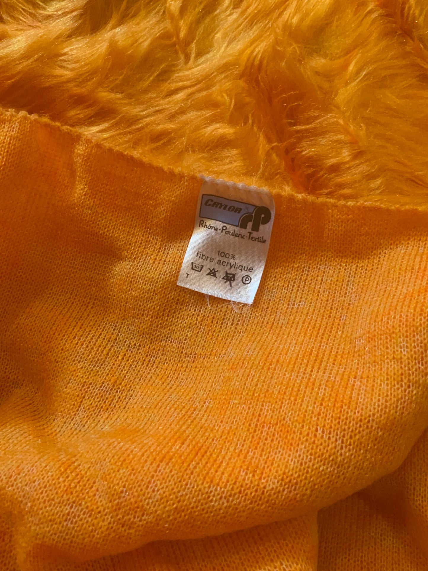 Jetée de lit 2 personnes Deadstock a poils Crylor orange avec son étiquette- Vintage 1970