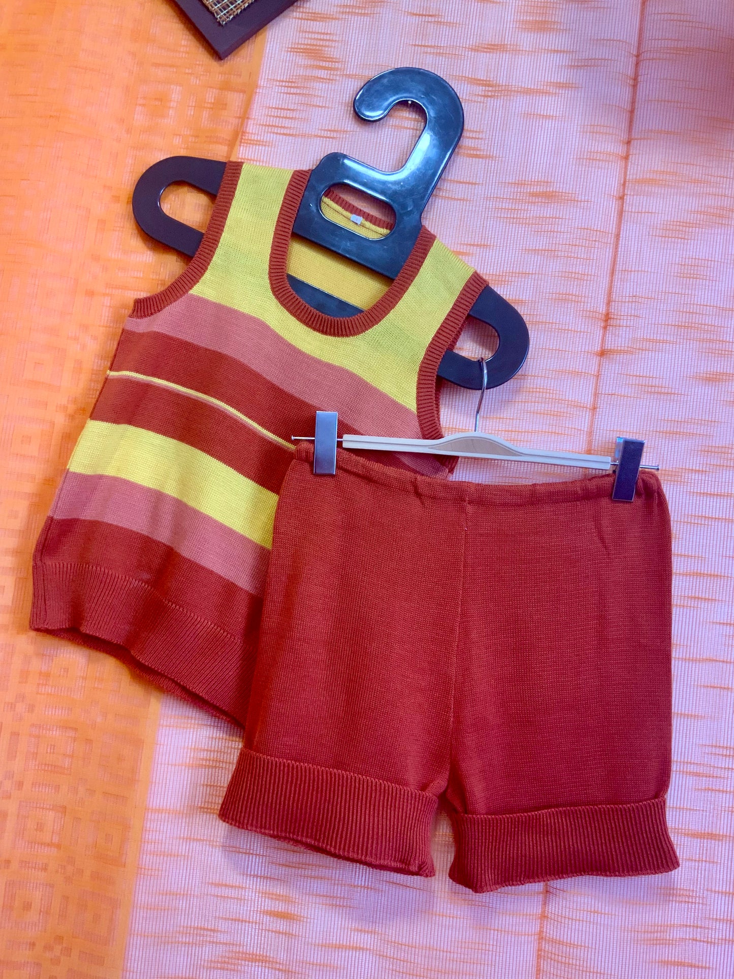 Ensemble 1970 Short et son débardeur Pépite vintage absolue - T38 maxi.