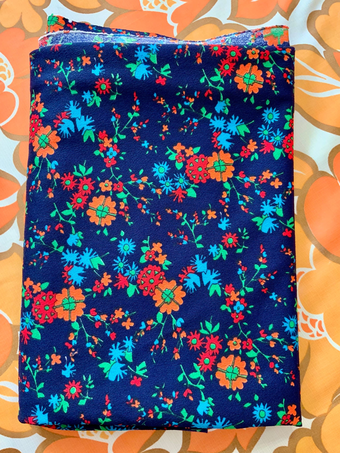 Pièce de Tissu Jersey à fleurs 1970 - 145X185 cms.