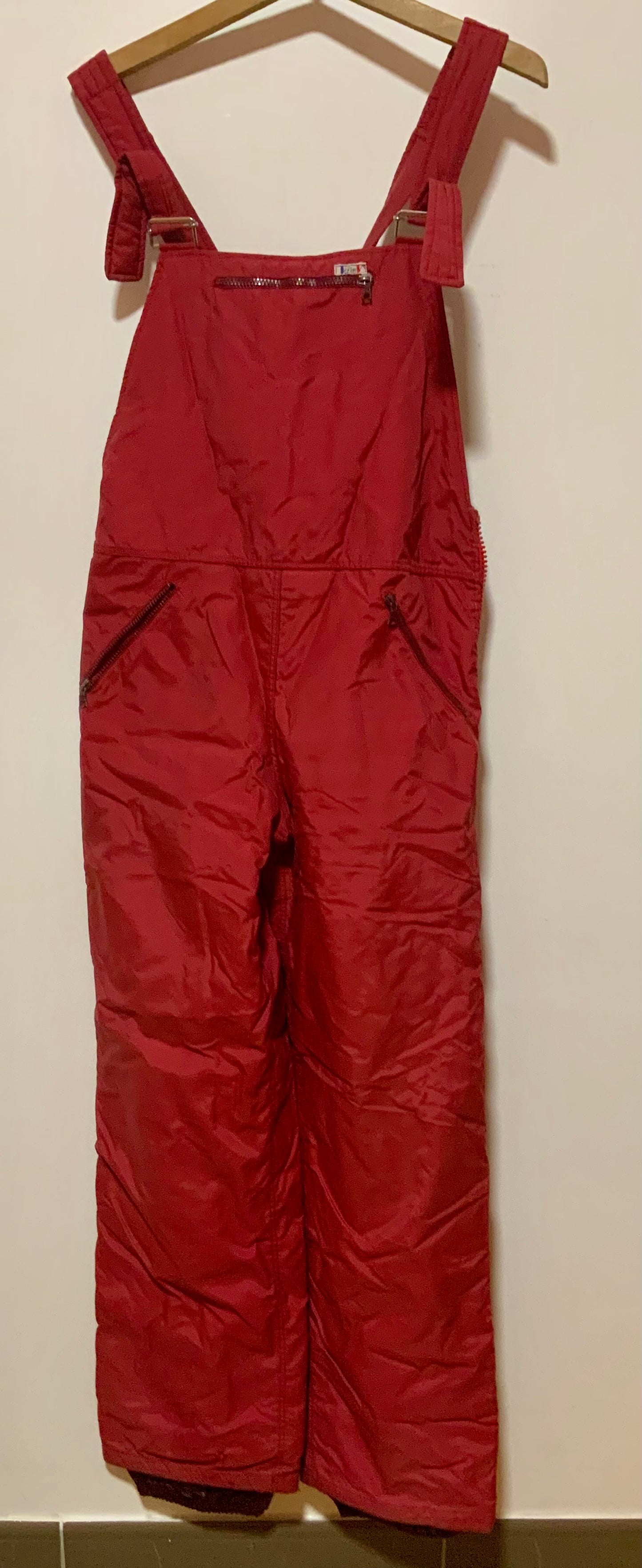 Salopette de ski couleur framboise France Vintage 1980