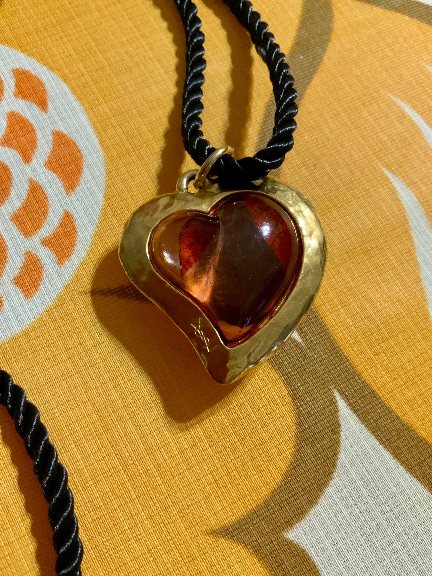 Collier et son pendentif Coeur Yves Saint Laurent Vintage Luxe France -