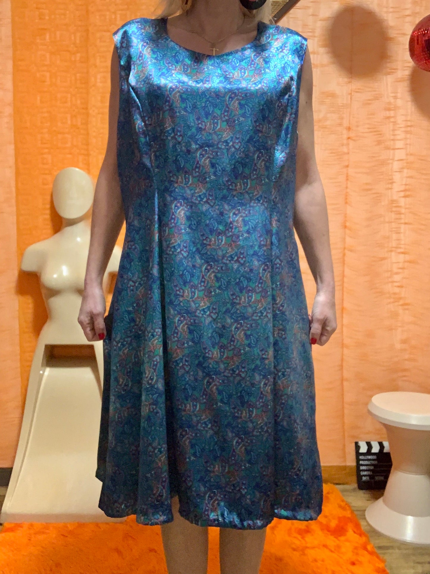 Robe aux motifs cachemires Confection Vintage 1980-
