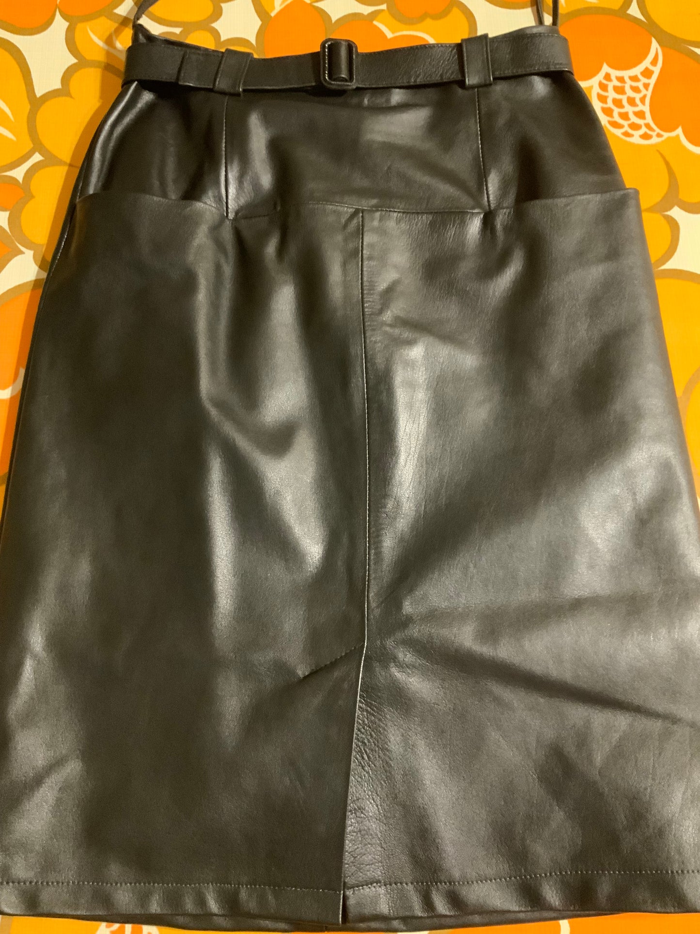 Jupe droite en Cuir noir Vintage-T34