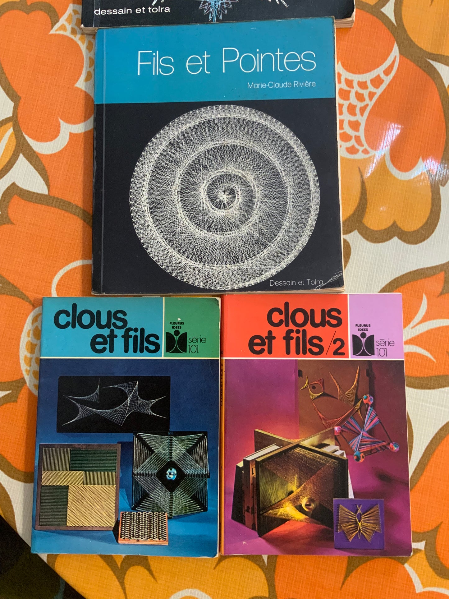 4 livres Vintage 1970 confection Tableaux Fils