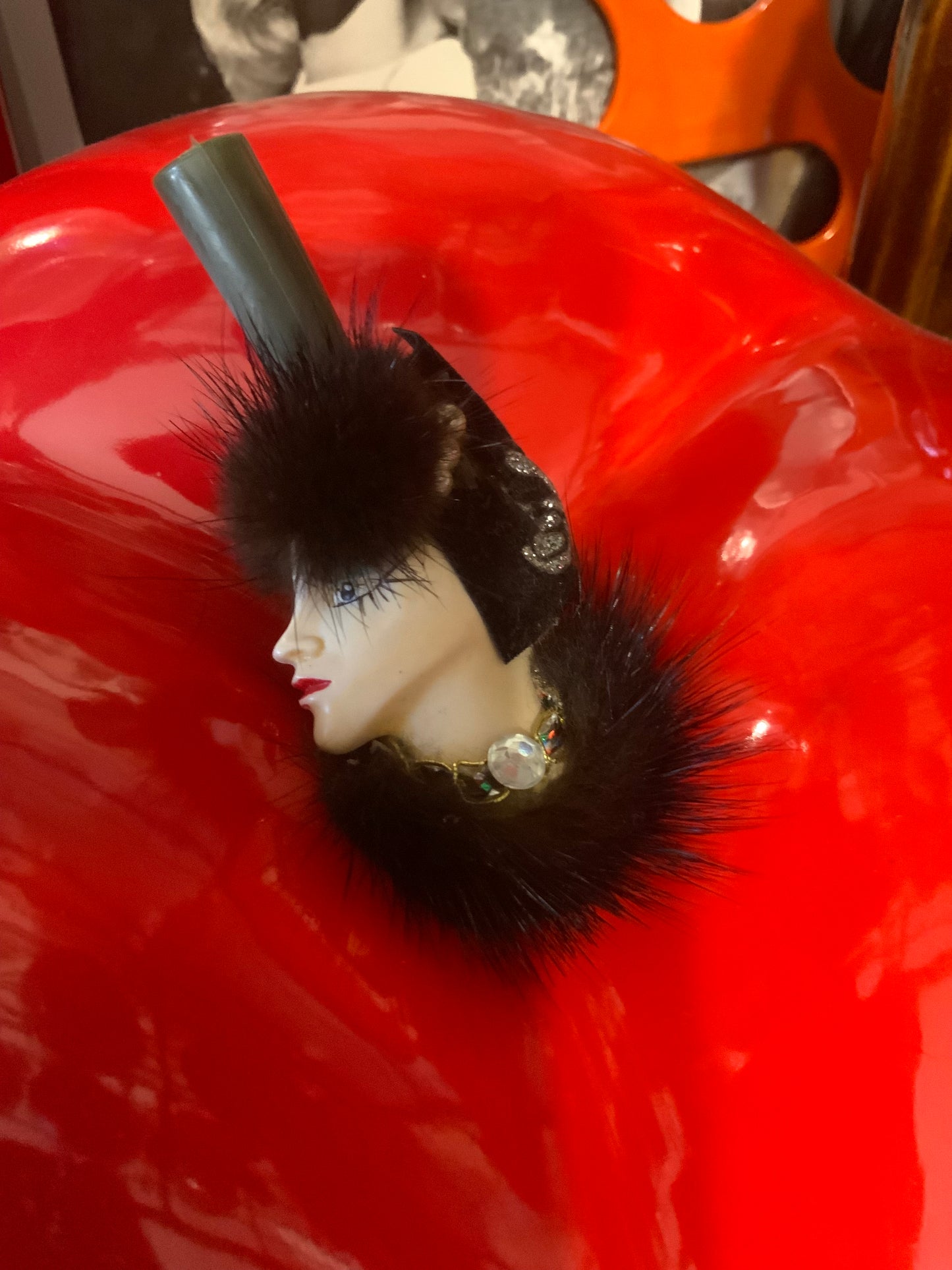 Broche tête de femme Vintage 1980