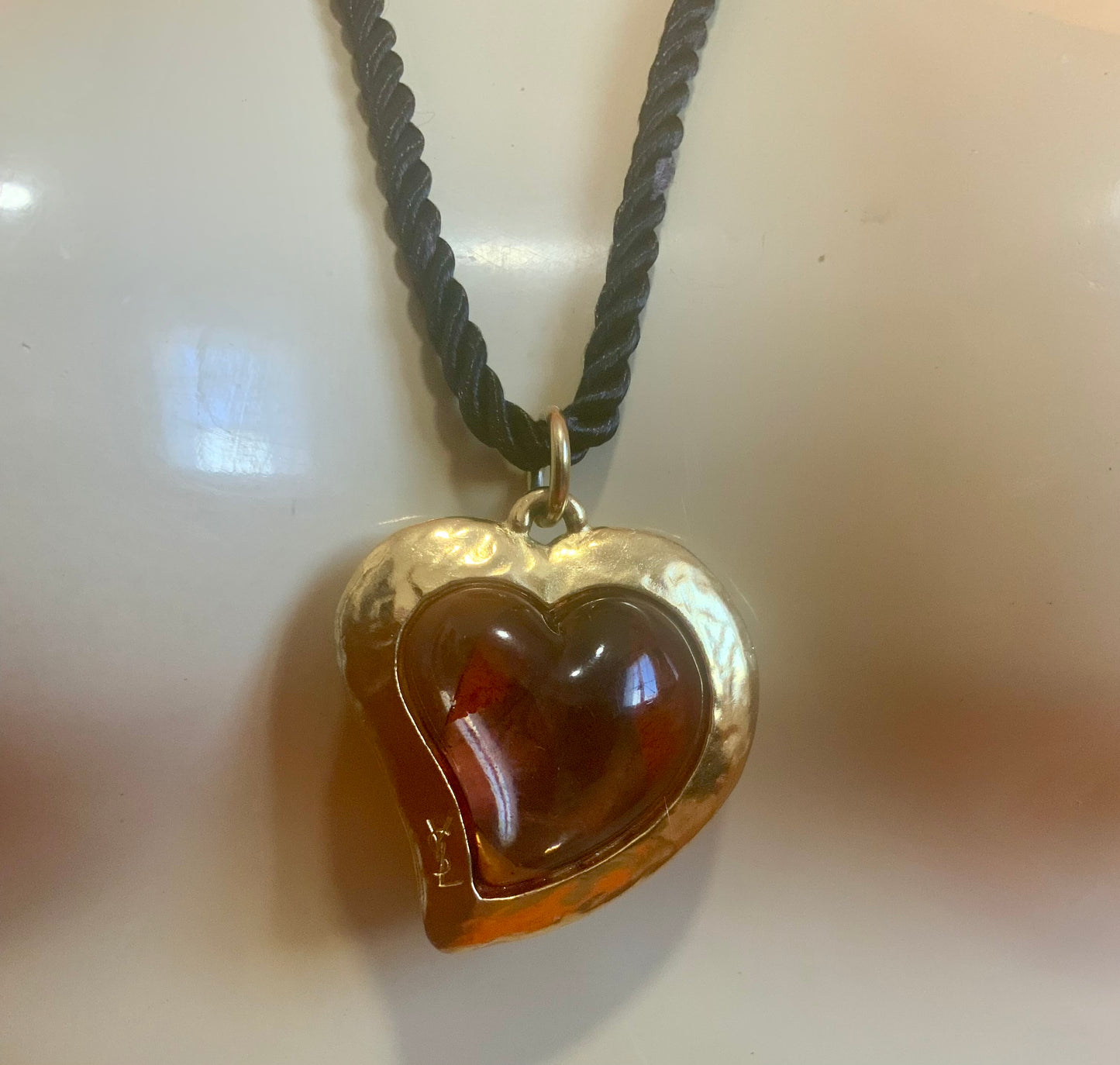 Collier et son pendentif Coeur Yves Saint Laurent Vintage Luxe France -