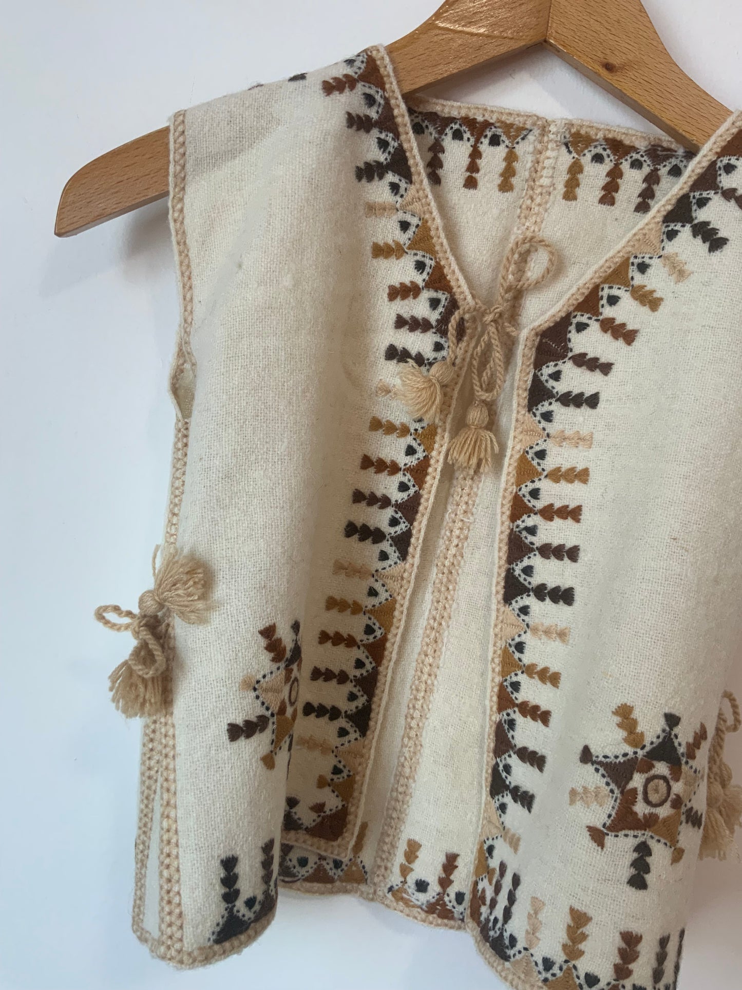 Gilet court Laine broderies Vintage T38