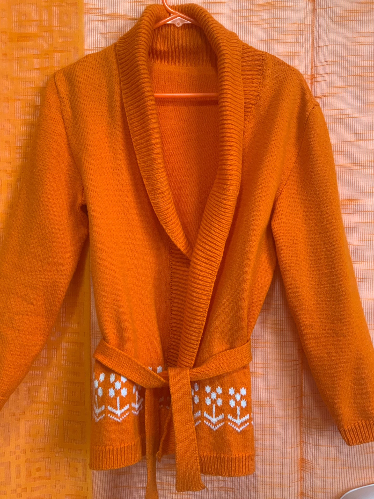 Gilet orange Tricoté Vintage 1970 Fleurs