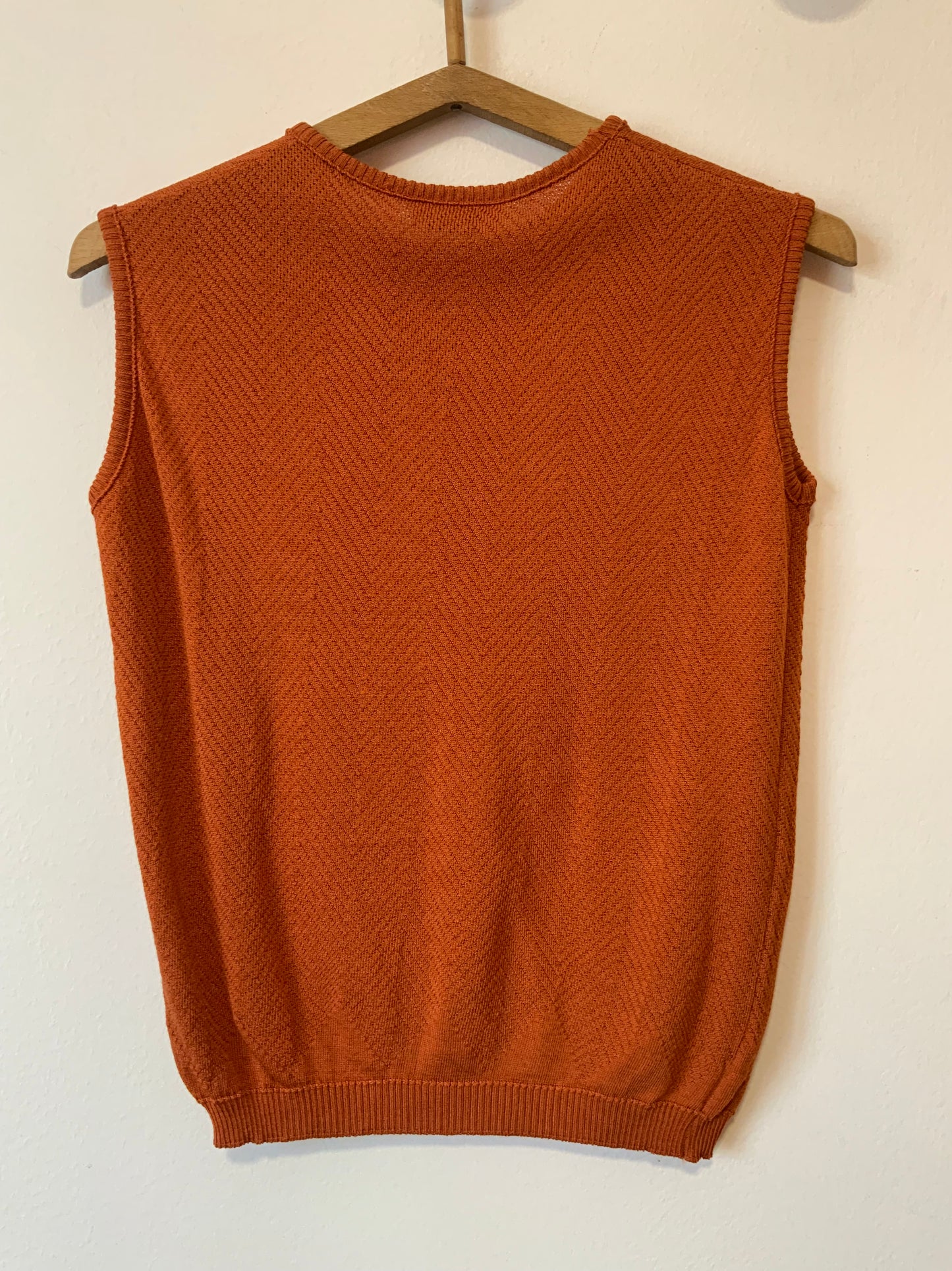 Tricot sans manche Neuf Vintage 1970- T38.
