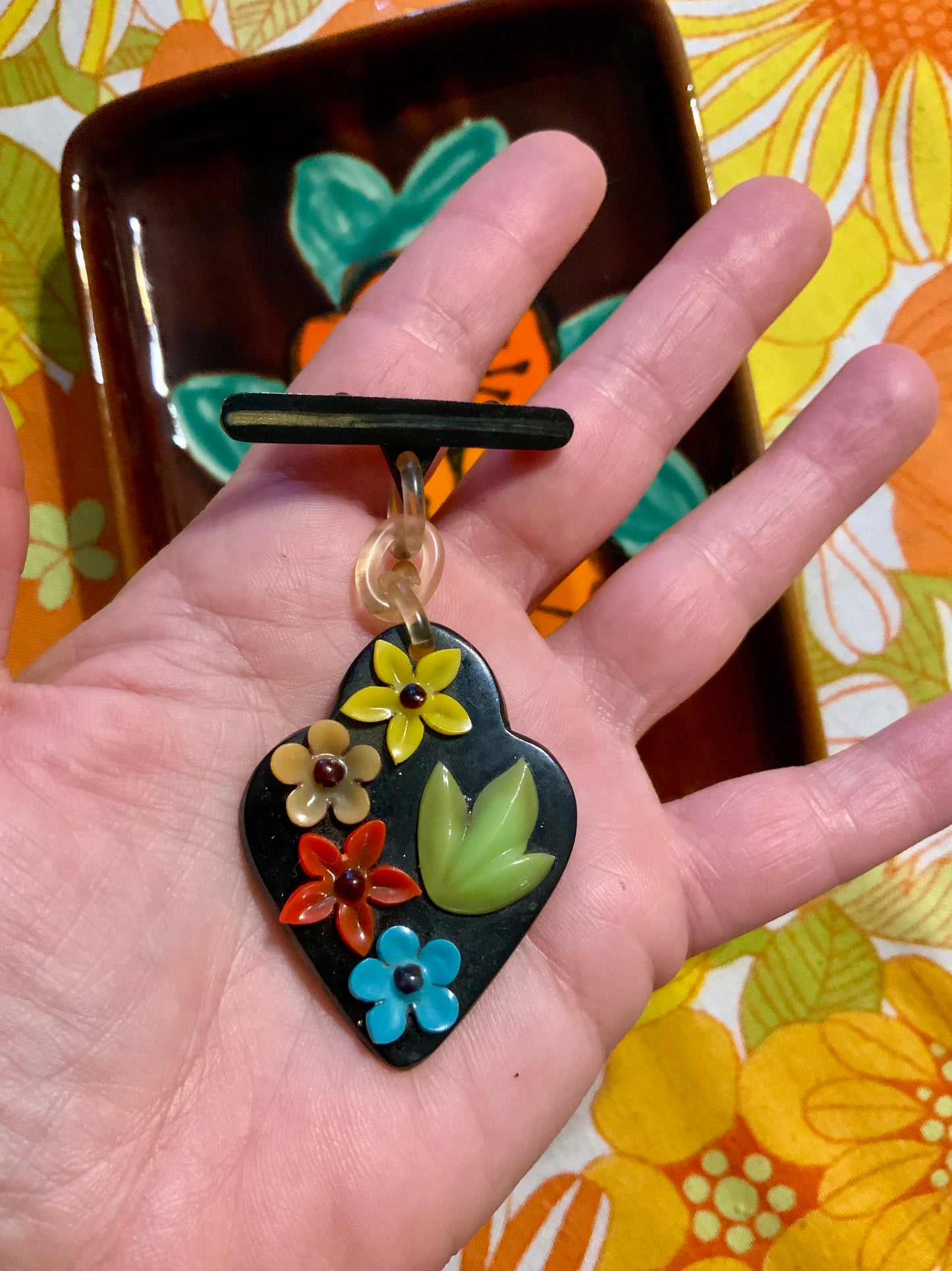 Broche Fleurs Bakélite Ancienne Chic.Art deco