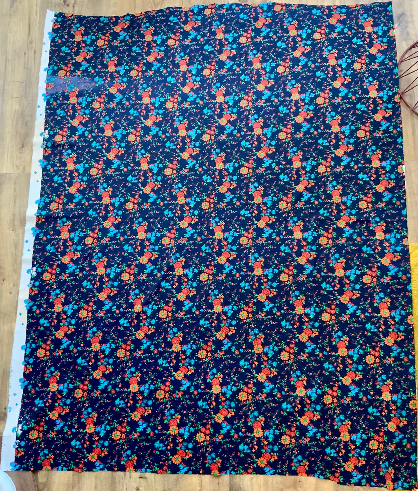 Pièce de Tissu Jersey à fleurs 1970 - 145X185 cms.