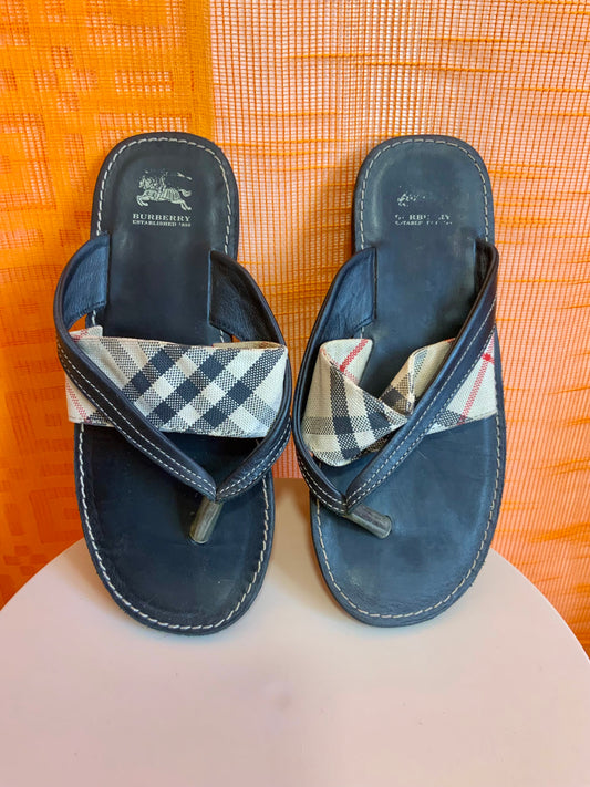 Chaussures Tongs Burberry Carreaux- T36