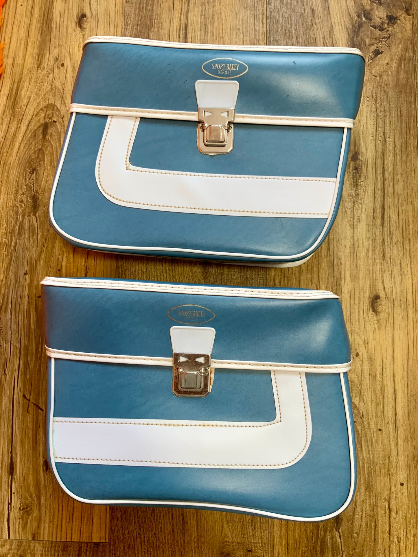 Paire de sacoches cuir Vintage 1960-