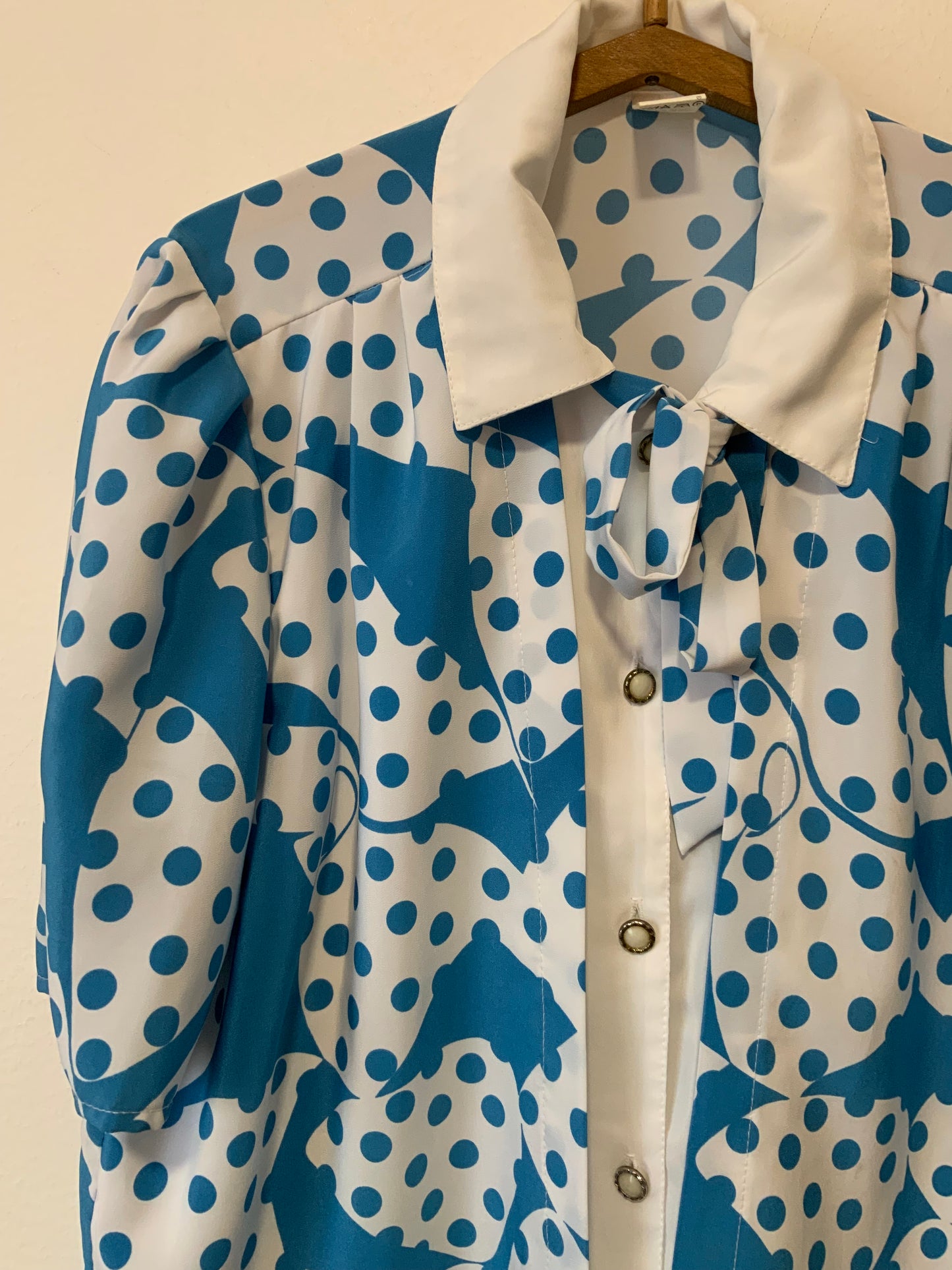Superbe chemisier a pois bleus France Vintage 1980 - T46
