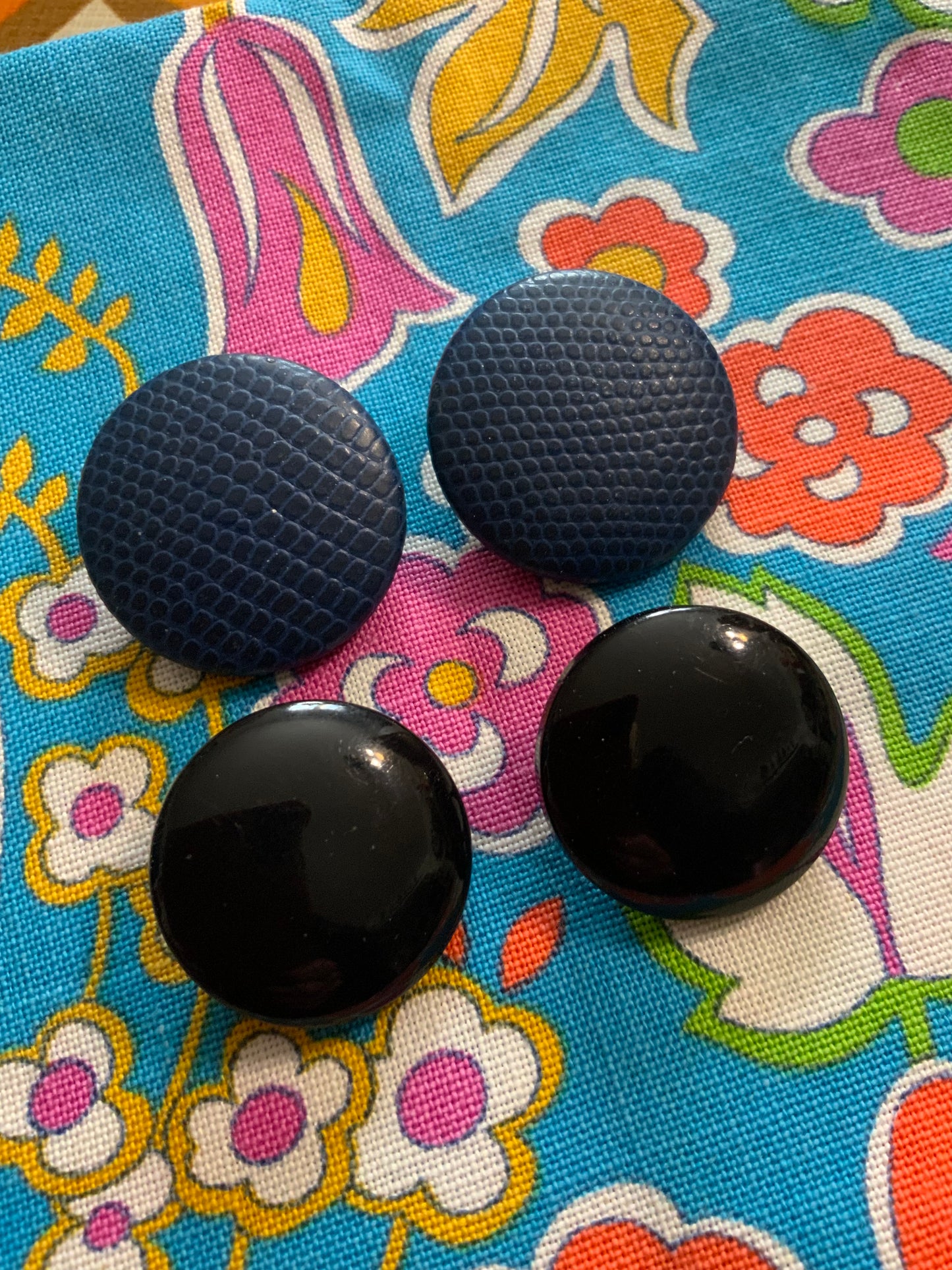 Lot 2 boucles d’oreilles Pastilles Vintage 1980