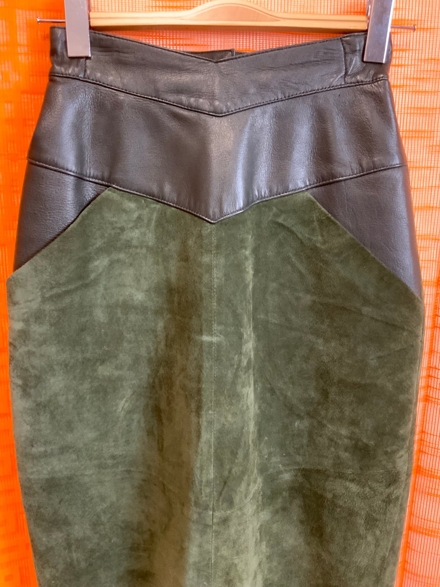 Jupe Vintage 1980 Beauté Daim Cuir verte- T34/36