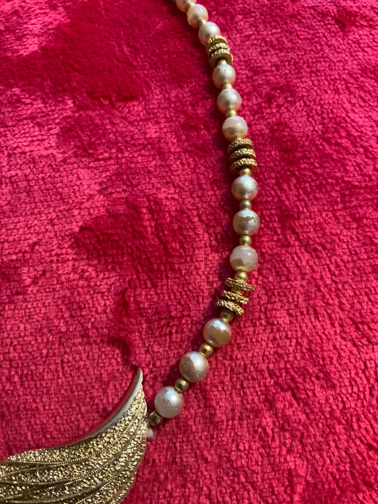 Collier Balenciaga Vintage Perles et plaqué or - Elegance Ancienne