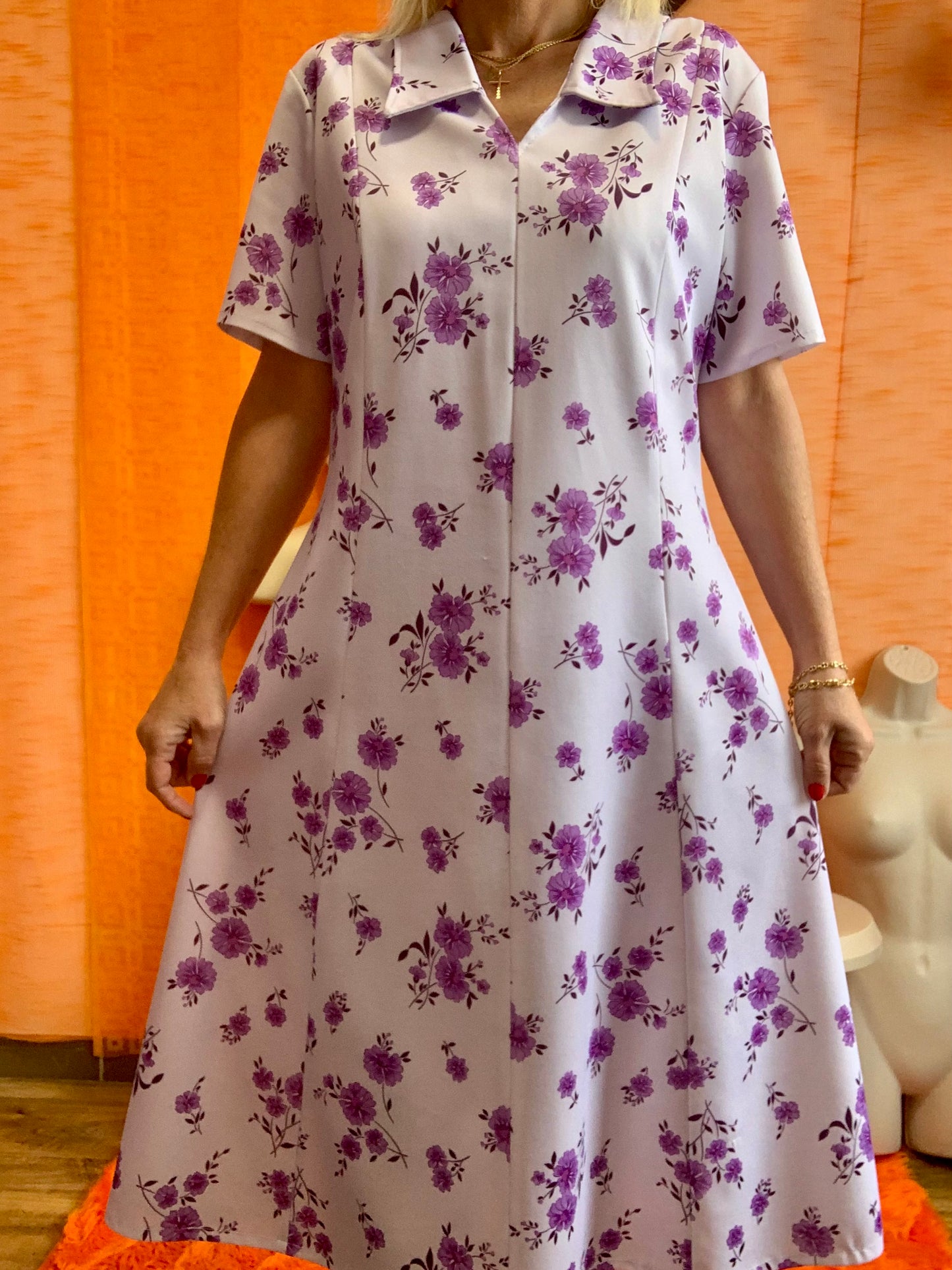 Robe mauve à fleurs violettes Vintage 1970- T44