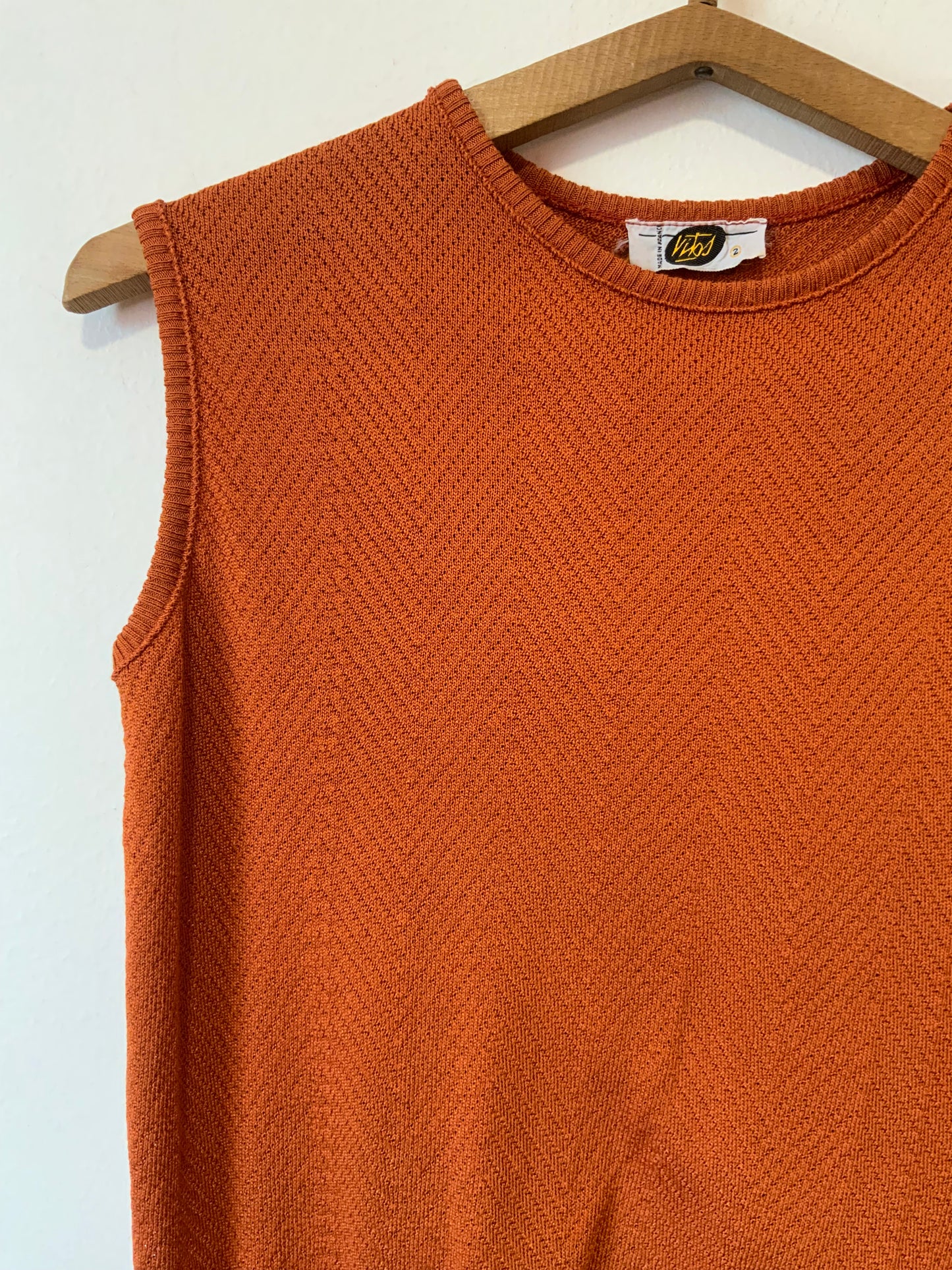 Tricot sans manche Neuf Vintage 1970- T38.