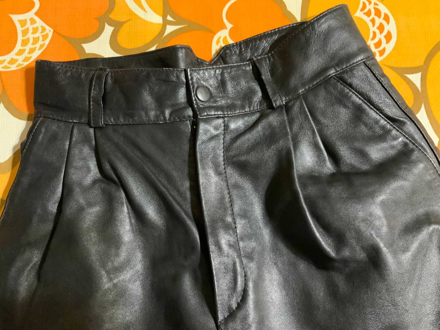 Short cuir pleine fleurs Vintage 1980 Merveille- T36