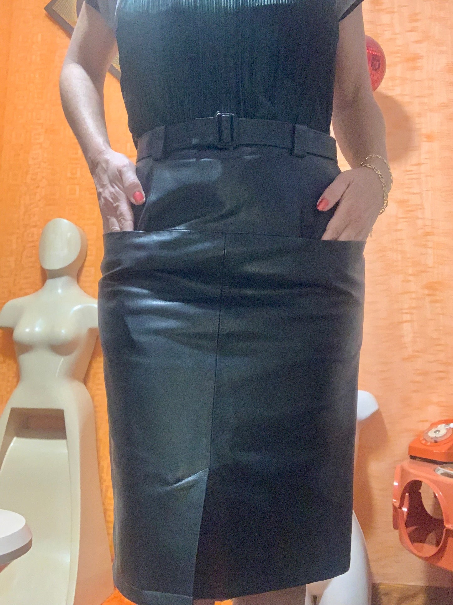 Jupe droite en Cuir noir Vintage-T34