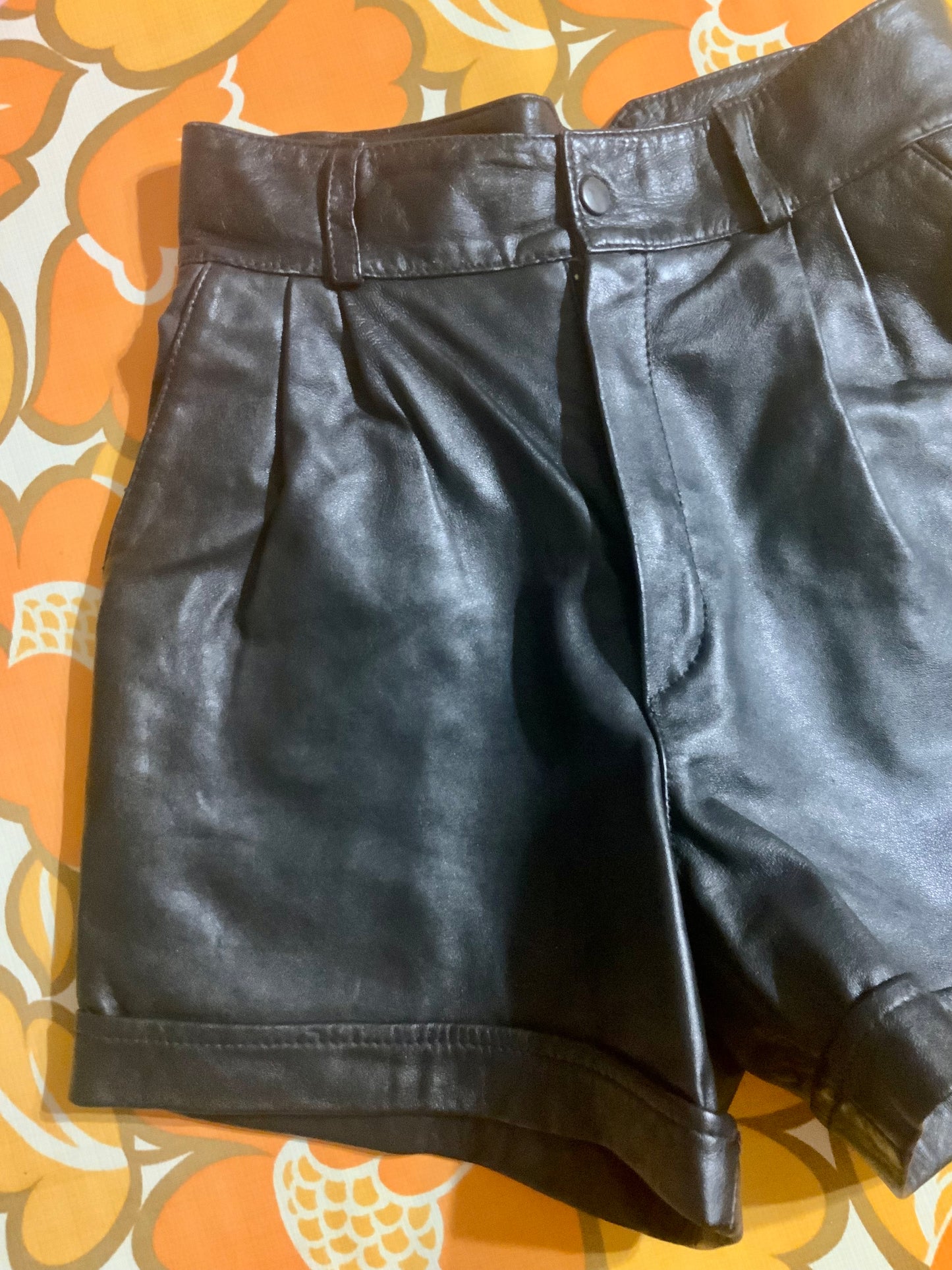 Short cuir pleine fleurs Vintage 1980 Merveille- T36