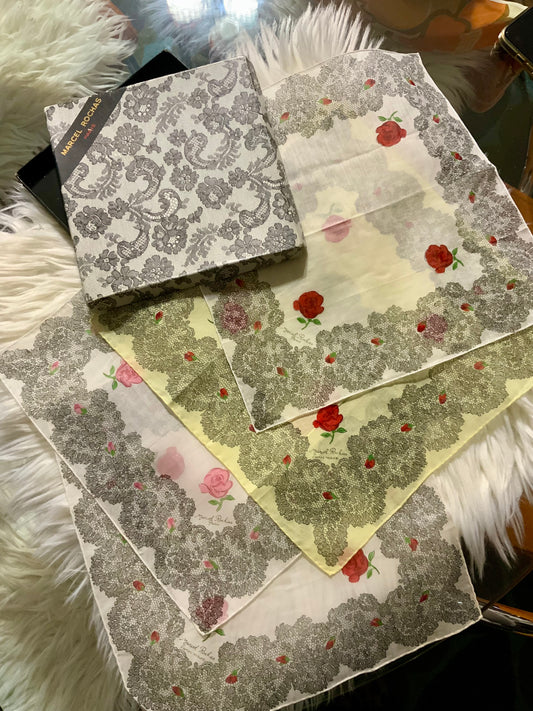 Rochas 4 Mouchoirs 1945 « Femme » Vintage Collection dans la boîte France Paris Luxe