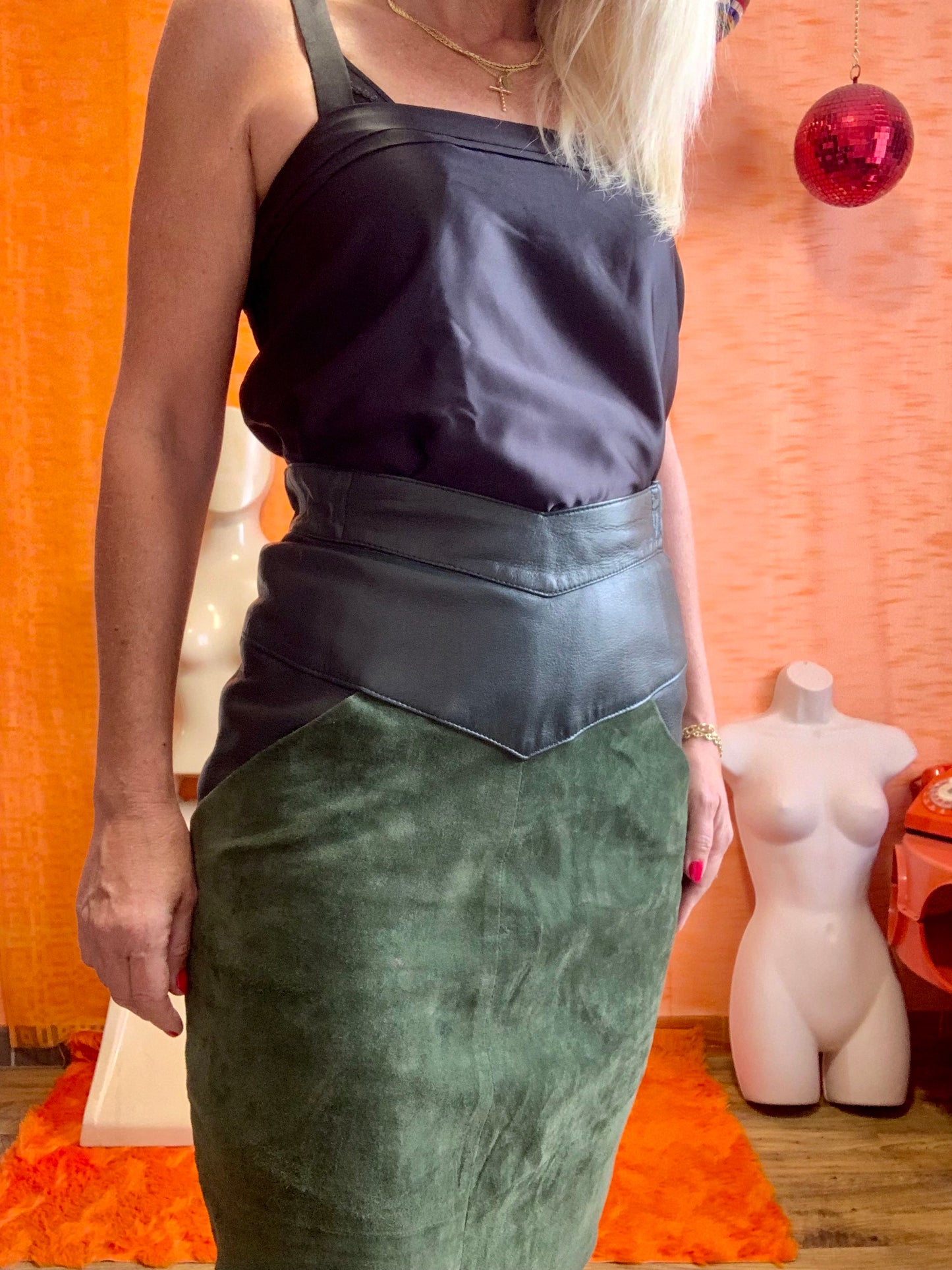 Jupe Vintage 1980 Beauté Daim Cuir verte- T34/36