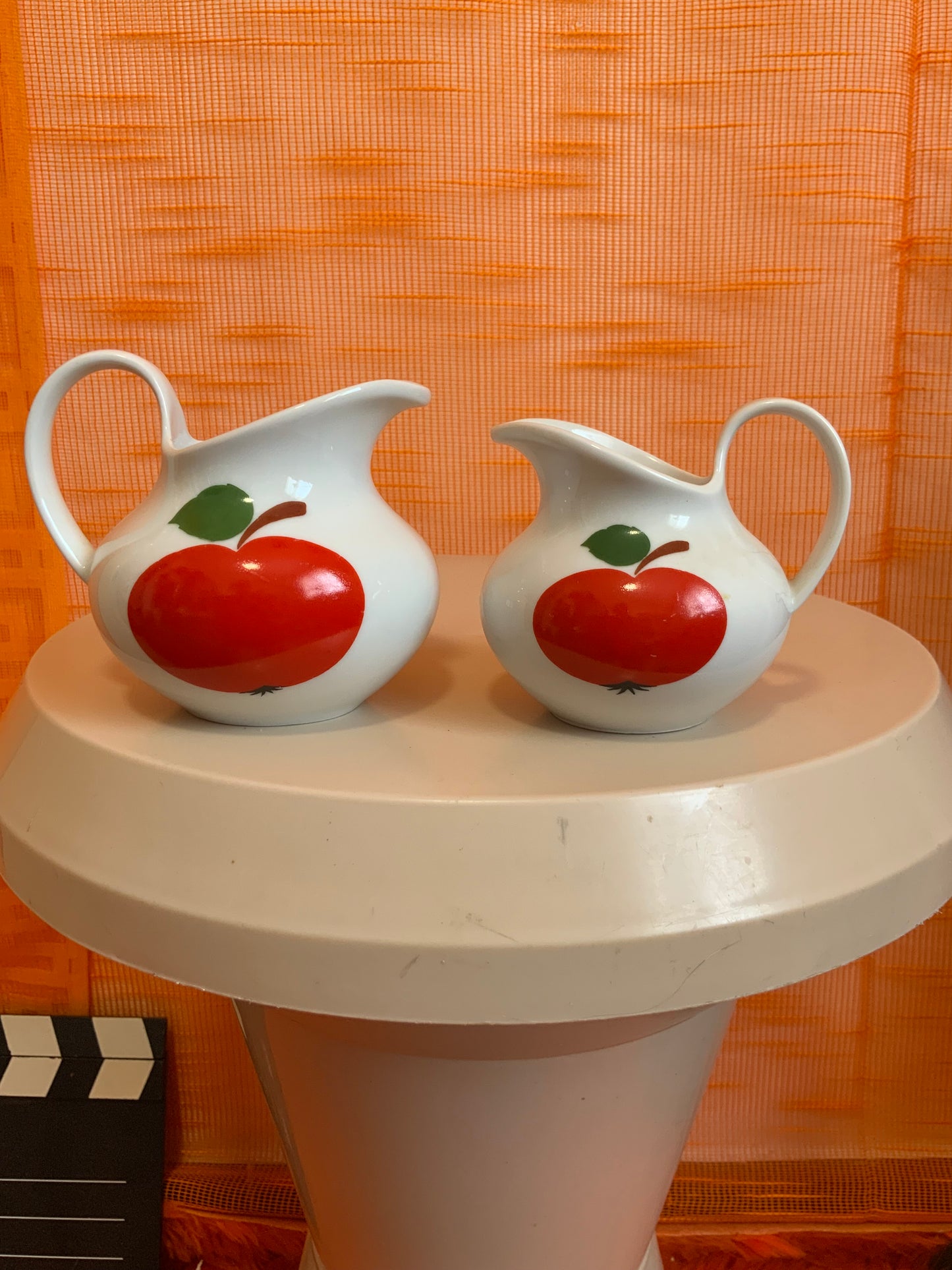 2 pots à lait porcelaine Pommes Bavaria Seltmann Vintage- W Germany