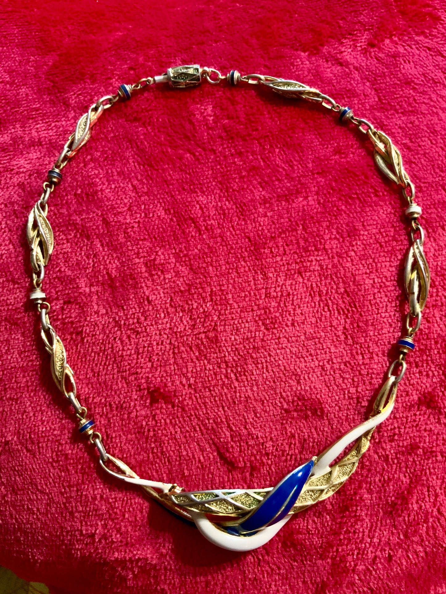 Sublime Collier Balenciaga Chic Vintage Haut de Gamme