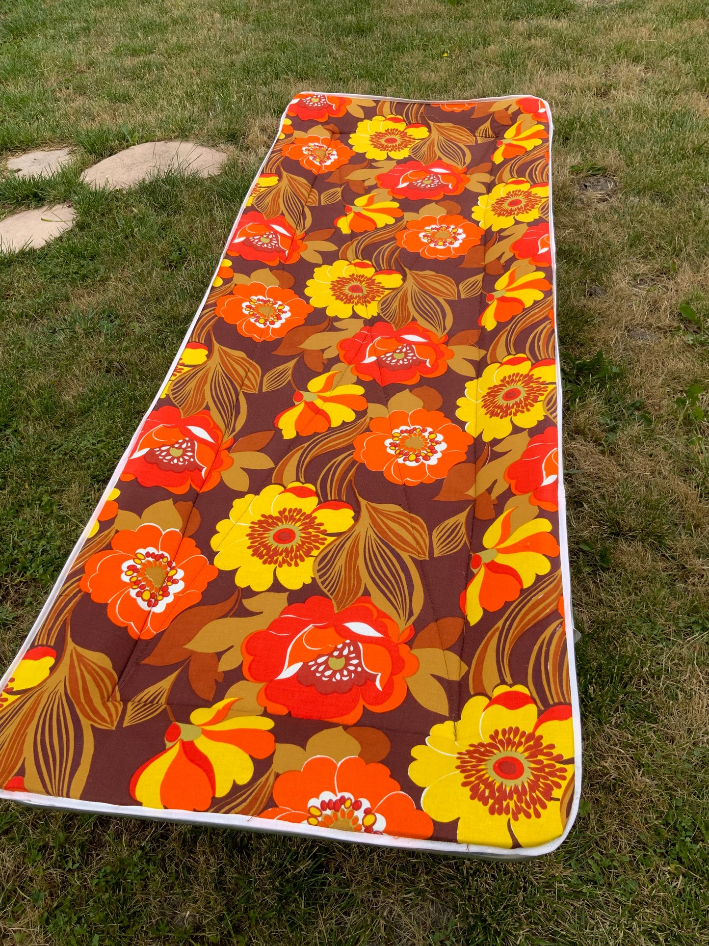 Bain de soleil Lit de camp Neuf Vintage 1970 fleurs oranges -