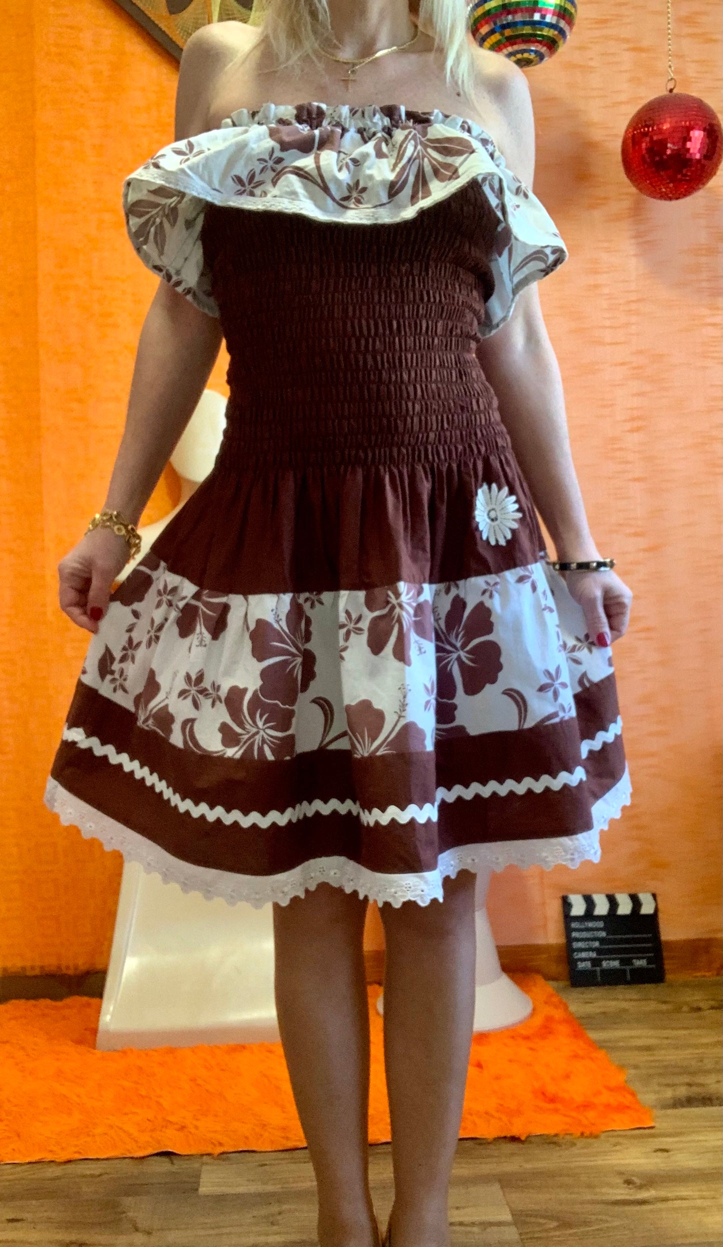 Robe Vintage des îles a Fleurs - T38 maxi.