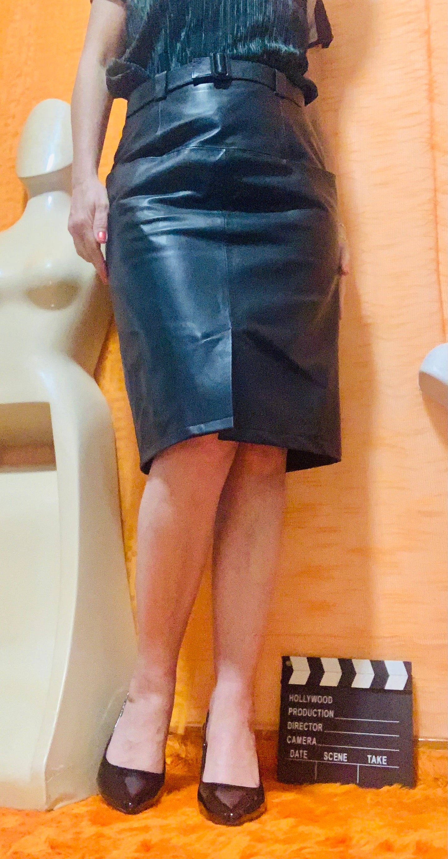 Jupe droite en Cuir noir Vintage-T34