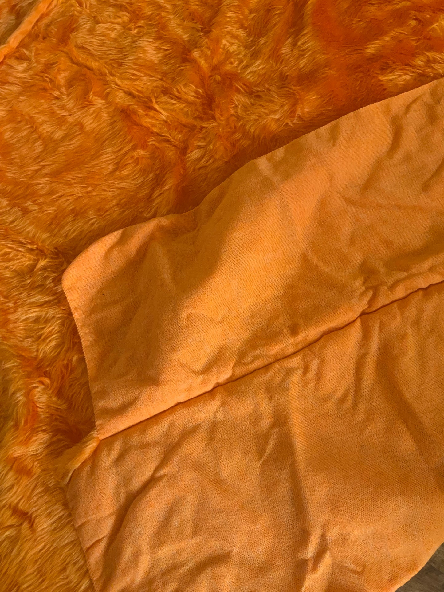 Jetée de lit 2 personnes Deadstock a poils Crylor orange avec son étiquette- Vintage 1970