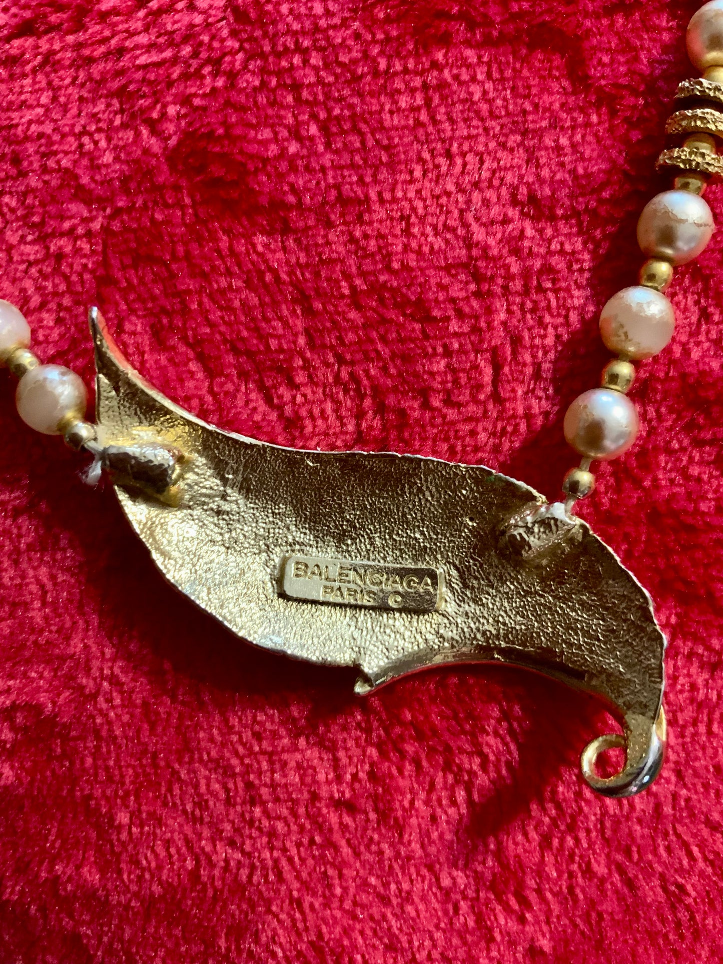 Collier Balenciaga Vintage Perles et plaqué or - Elegance Ancienne