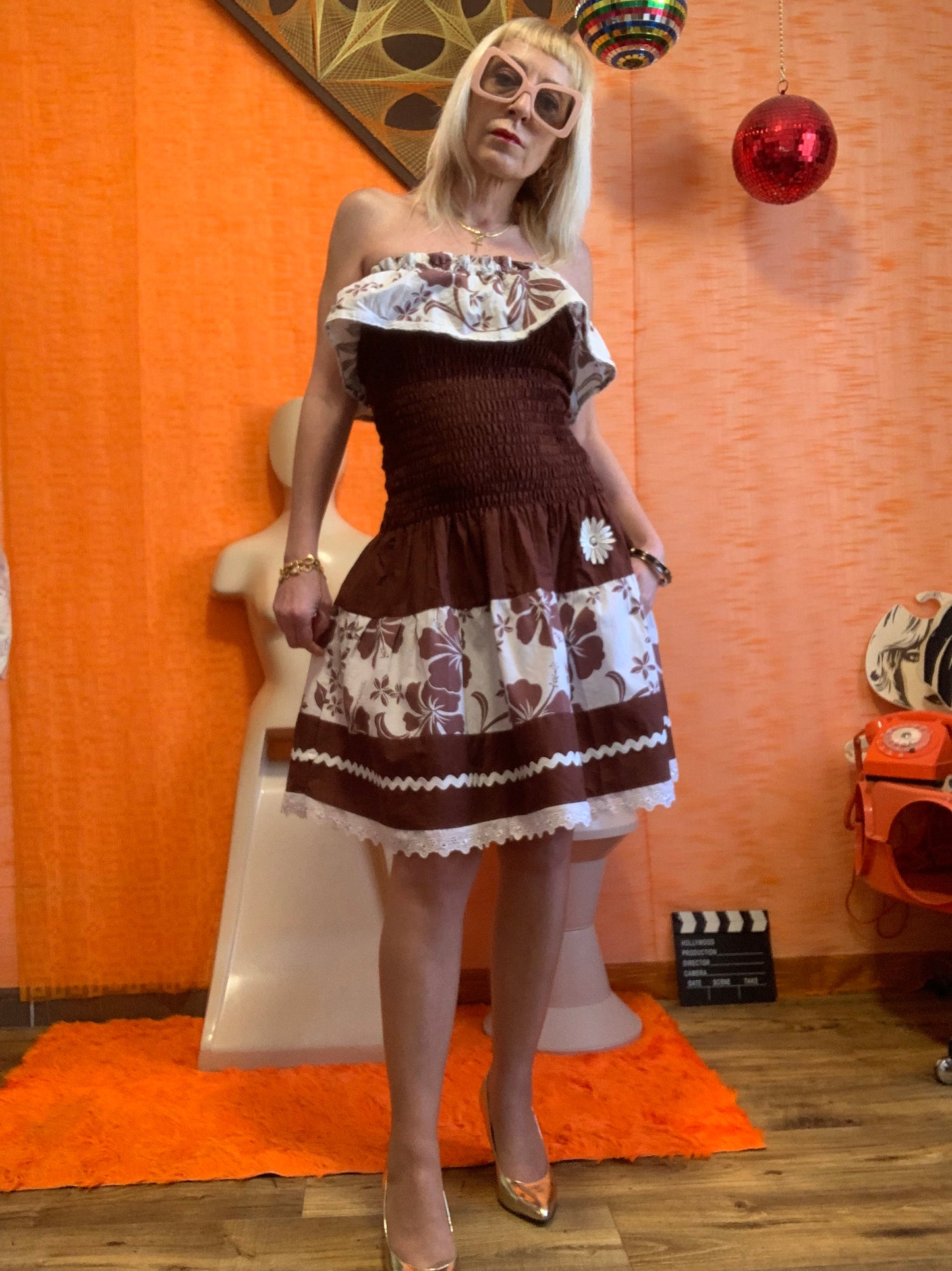 Robe Vintage des îles a Fleurs - T38 maxi.