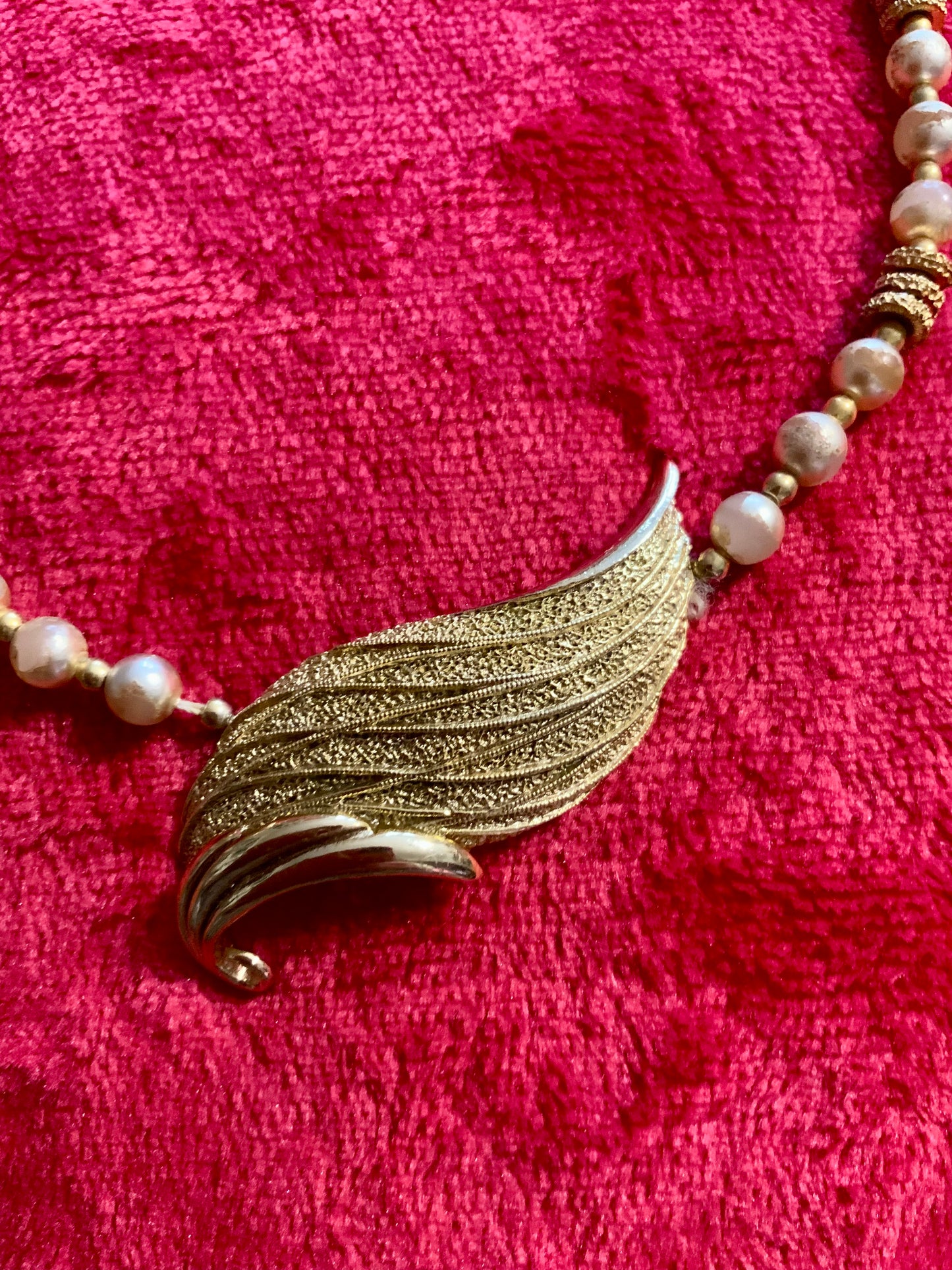 Collier Balenciaga Vintage Perles et plaqué or - Elegance Ancienne