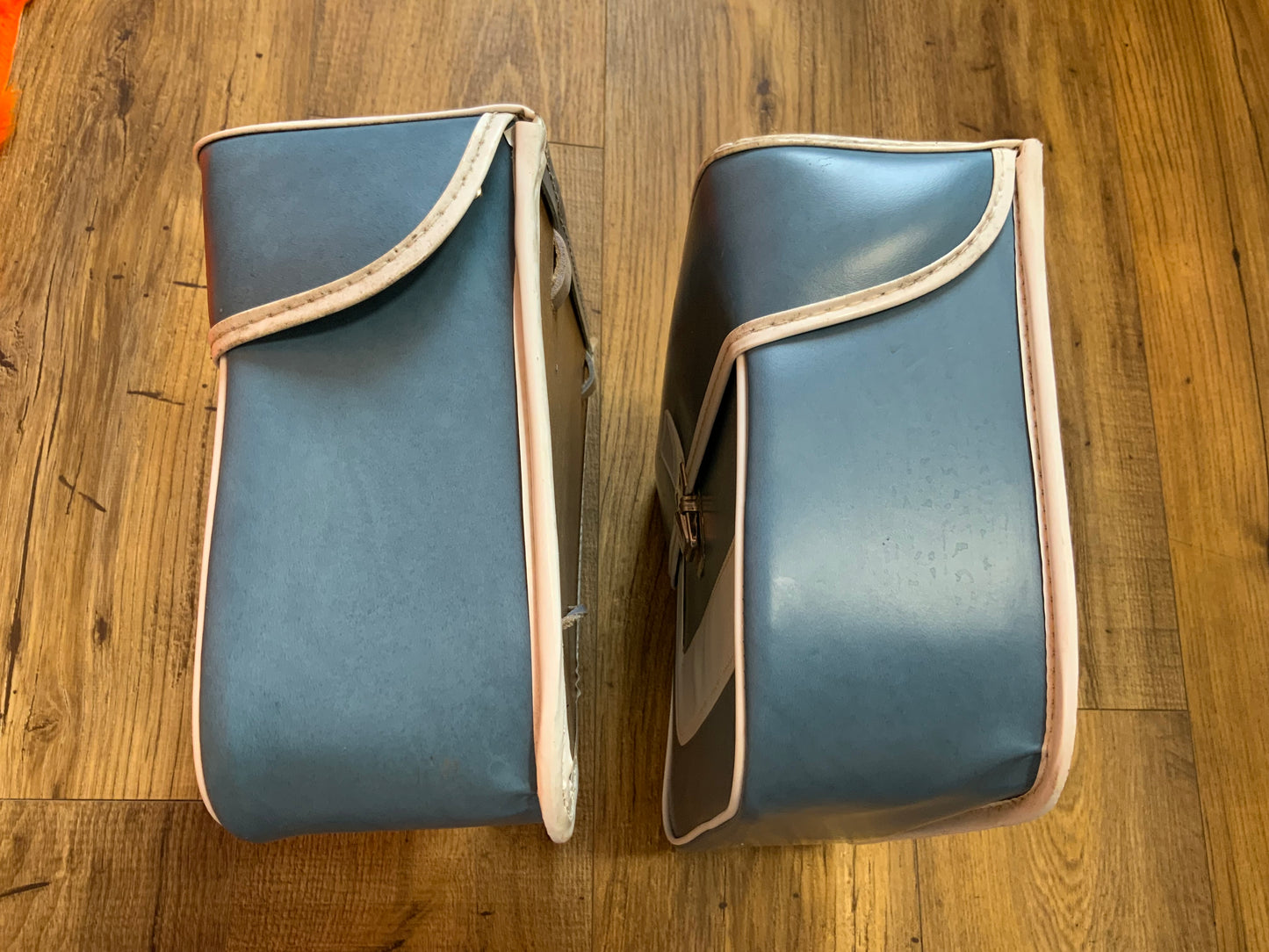 Paire de sacoches cuir Vintage 1960-