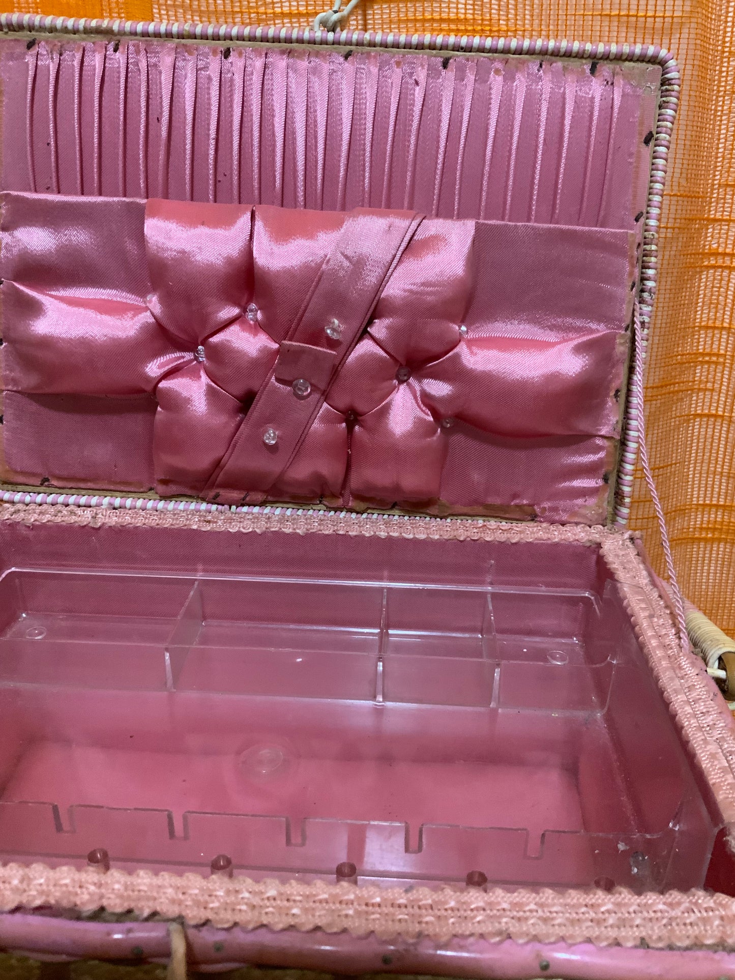 Boite à couture panier Vintage Soie rose France