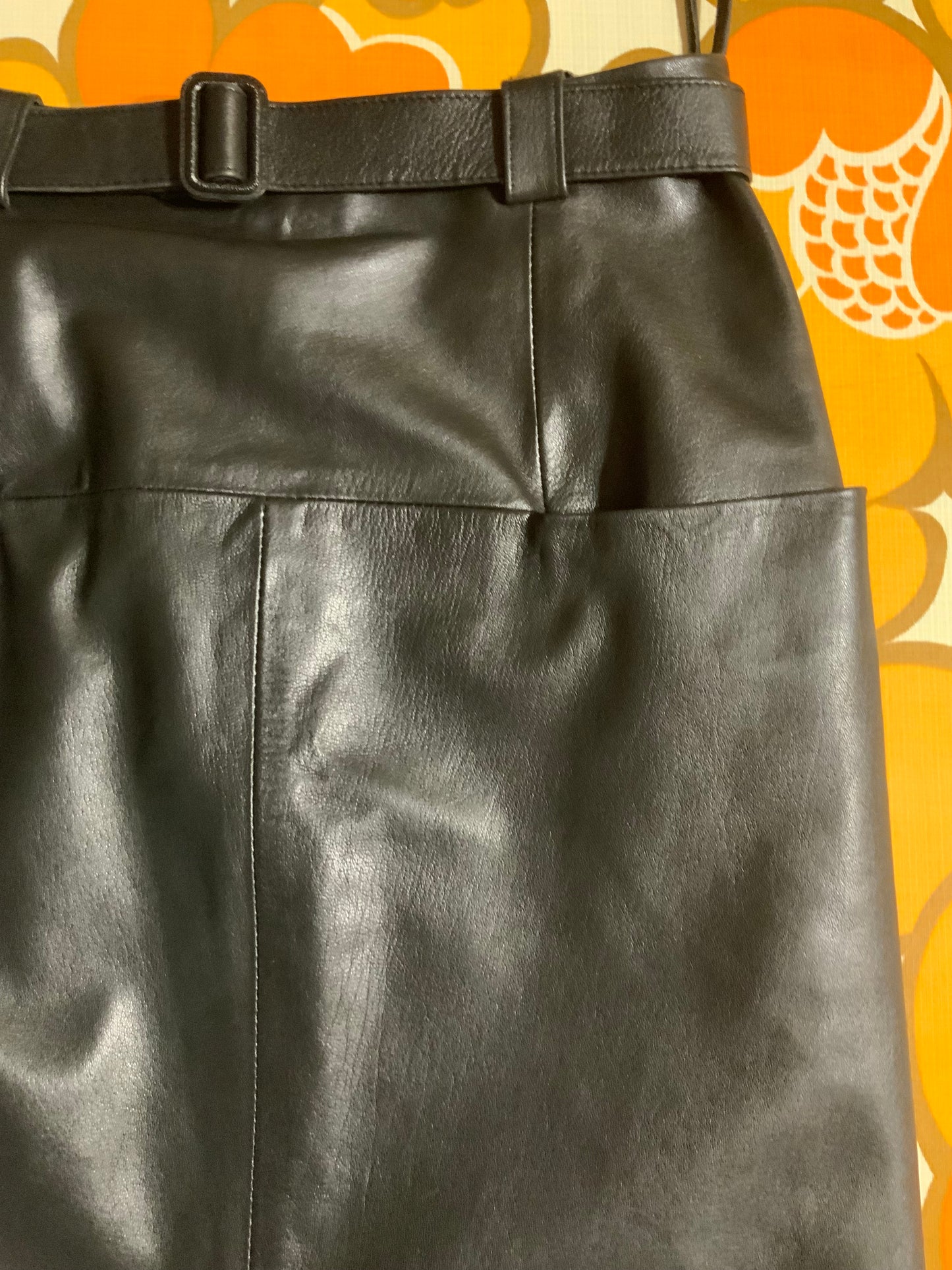 Jupe droite en Cuir noir Vintage-T34