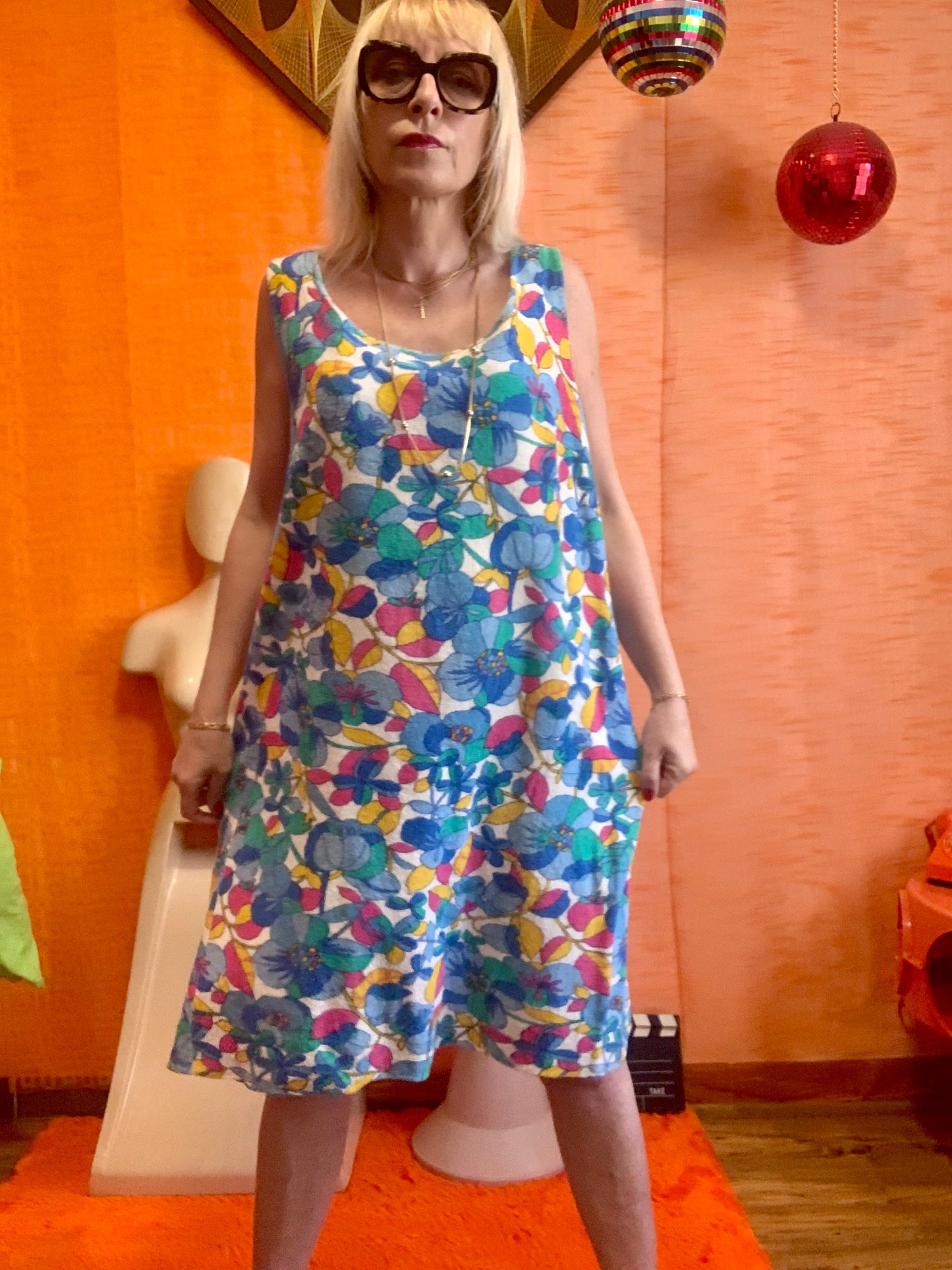 Robe a fleurs en matiere Eponge Vintage Belgium 1960/70- T52