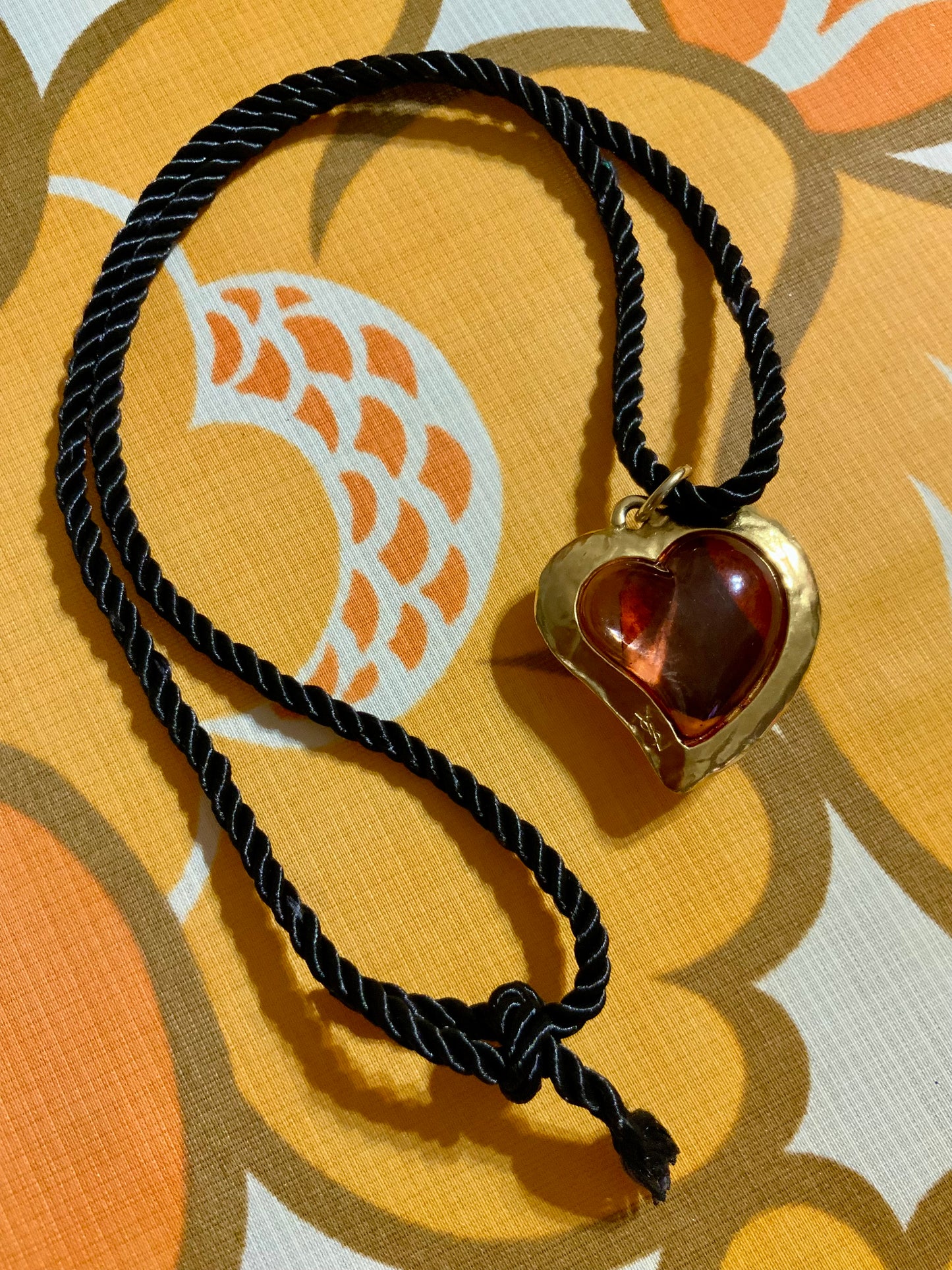 Collier et son pendentif Coeur Yves Saint Laurent Vintage Luxe France -