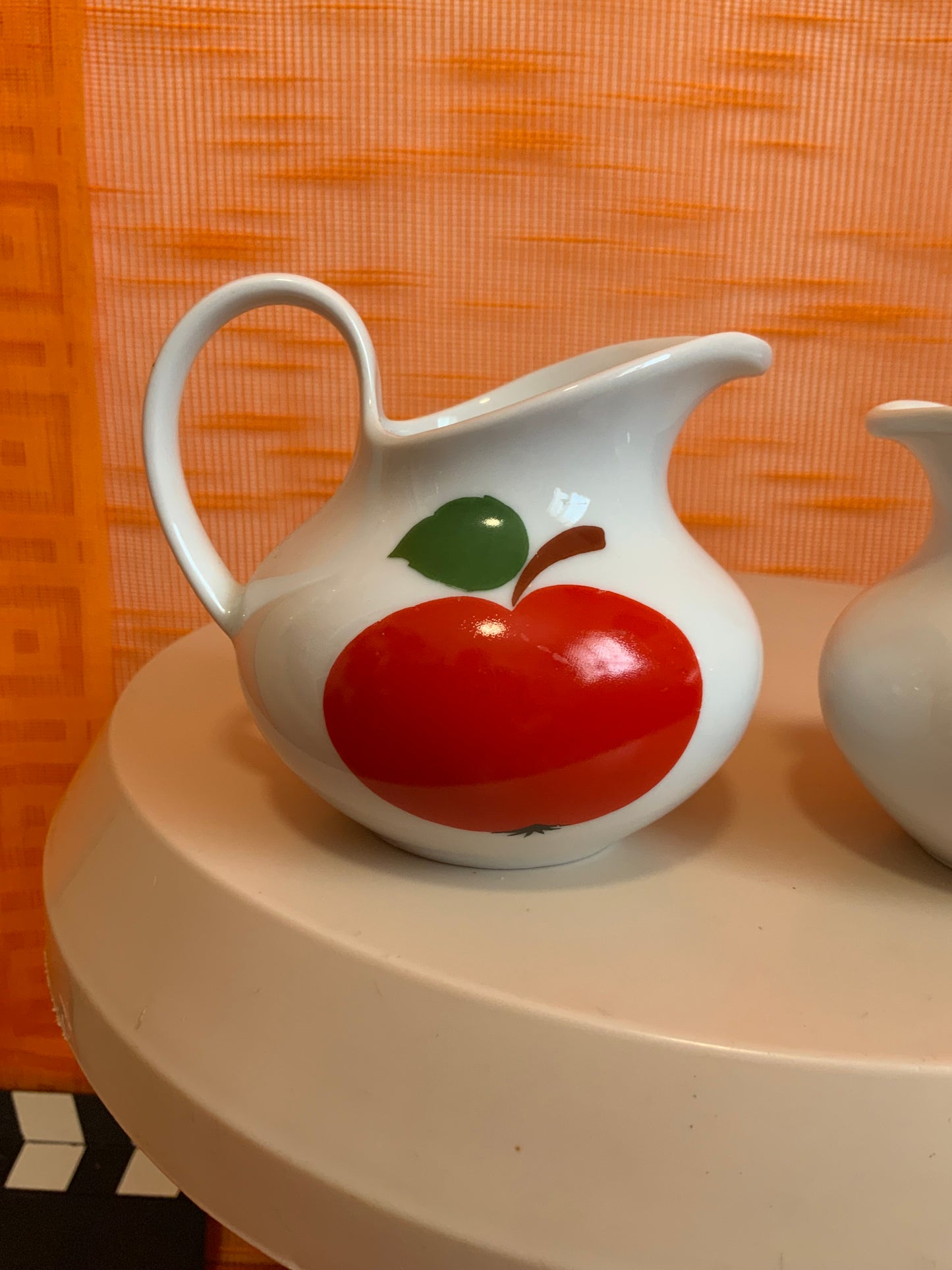 2 pots à lait porcelaine Pommes Bavaria Seltmann Vintage- W Germany