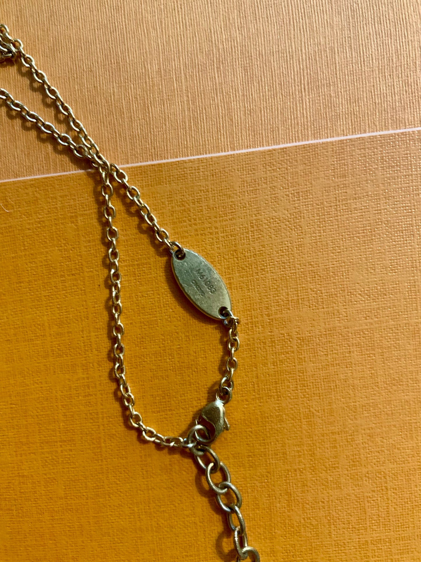 Louis Vuitton Collier Essential V Luxe-